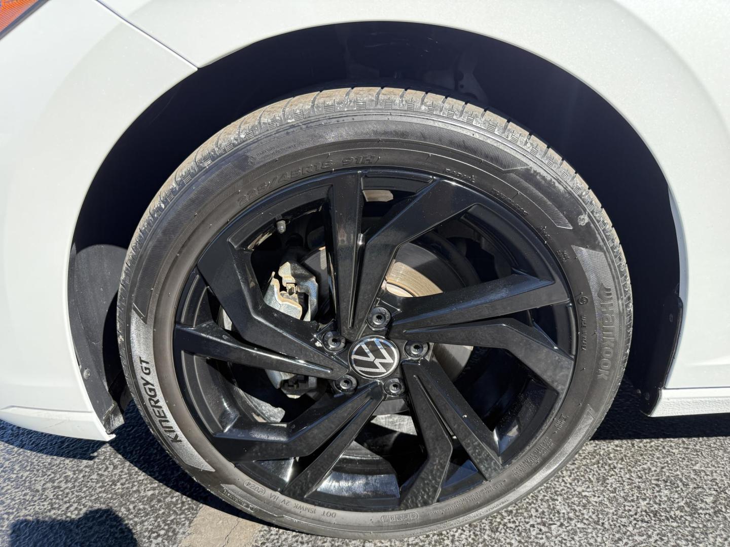 2025 WHITE /Black Volkswagen Jetta SE (3VW7X7BU9SM) with an 1.5L L4 DOHC 16V engine, Automatic transmission, located at 506 S. Kingshighway, Cape Girardeau, MO, 63703, (573) 235-5000, 37.294991, -89.553635 - 2025 Volkswagen Jetta SE 65xxx miles Front Wheel Drive 1.5L 4 Cyl Automatic Leather Backup Camera Power Driver Seat Heated Seats Sunroof Bluetooth Remote Start Cruise Power Windows/Locks/Mirrors We have financing available and we accept trades! Fill out a credit application on our webs - Photo#27
