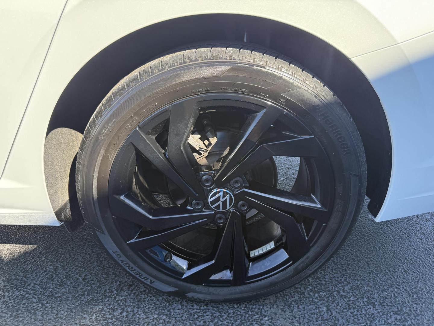 2025 WHITE /Black Volkswagen Jetta SE (3VW7X7BU9SM) with an 1.5L L4 DOHC 16V engine, Automatic transmission, located at 506 S. Kingshighway, Cape Girardeau, MO, 63703, (573) 235-5000, 37.294991, -89.553635 - 2025 Volkswagen Jetta SE 65xxx miles Front Wheel Drive 1.5L 4 Cyl Automatic Leather Backup Camera Power Driver Seat Heated Seats Sunroof Bluetooth Remote Start Cruise Power Windows/Locks/Mirrors We have financing available and we accept trades! Fill out a credit application on our webs - Photo#28