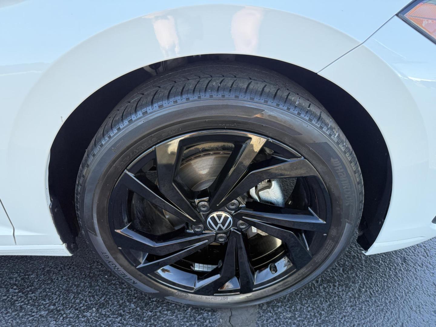2025 WHITE /Black Volkswagen Jetta SE (3VW7X7BU9SM) with an 1.5L L4 DOHC 16V engine, Automatic transmission, located at 506 S. Kingshighway, Cape Girardeau, MO, 63703, (573) 235-5000, 37.294991, -89.553635 - 2025 Volkswagen Jetta SE 65xxx miles Front Wheel Drive 1.5L 4 Cyl Automatic Leather Backup Camera Power Driver Seat Heated Seats Sunroof Bluetooth Remote Start Cruise Power Windows/Locks/Mirrors We have financing available and we accept trades! Fill out a credit application on our webs - Photo#30
