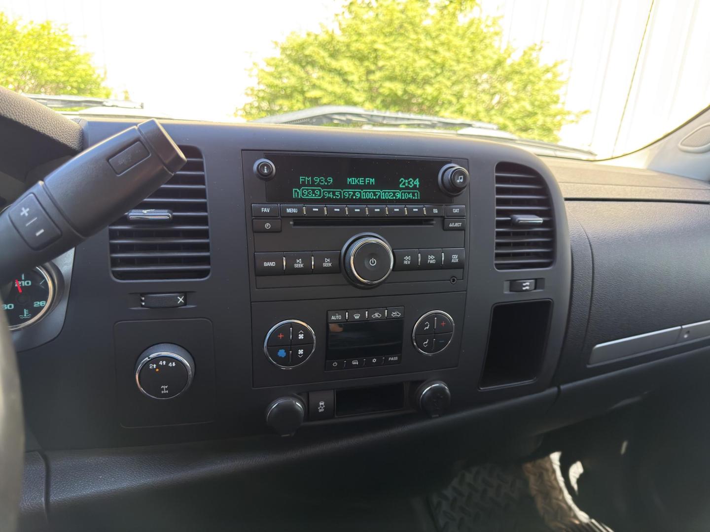 2012 BLACK /Black Chevrolet Silverado 2500HD LT Crew Cab 4WD (1GC1KXCG7CF) with an 6.0L V8 engine, Automatic transmission, located at 2990 Old Orchard Rd., Jackson, MO, 63755, 37.354214, -89.612106 - 2012 Chevrolet Silverado 2500HD LT 102xxx miles 4x4 6.0L V8 Automatic Power Driver Seat Remote Start Cruise Power Windows/Locks/Mirrors We have financing available and we accept trades! Fill out a credit application on our website or come by today! If you have any questions, give us a call - Photo#25