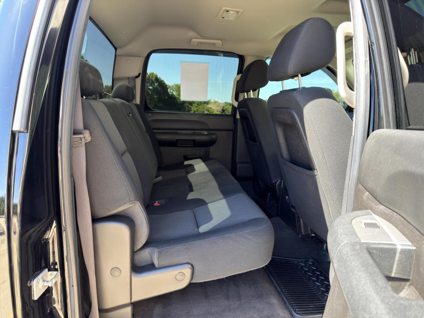 2012 BLACK /Black Chevrolet Silverado 2500HD LT Crew Cab 4WD (1GC1KXCG7CF) with an 6.0L V8 engine, Automatic transmission, located at 2990 Old Orchard Rd., Jackson, MO, 63755, 37.354214, -89.612106 - 2012 Chevrolet Silverado 2500HD LT 102xxx miles 4x4 6.0L V8 Automatic Power Driver Seat Remote Start Cruise Power Windows/Locks/Mirrors We have financing available and we accept trades! Fill out a credit application on our website or come by today! If you have any questions, give us a call - Photo#17