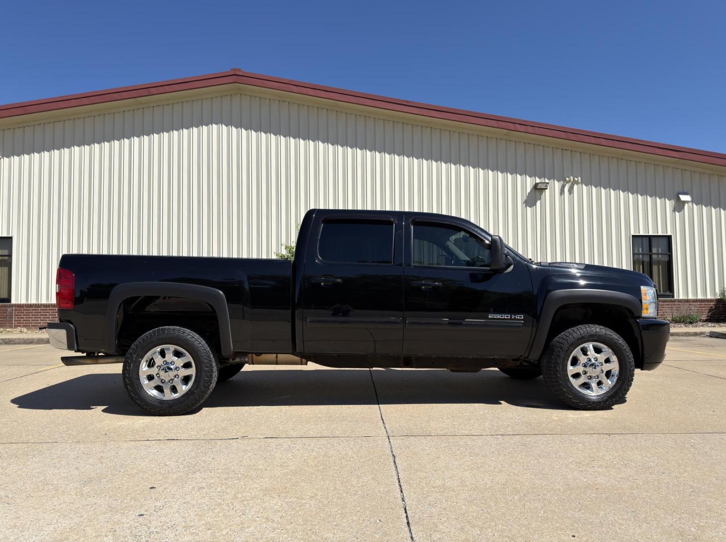 2012 BLACK /Black Chevrolet Silverado 2500HD LT Crew Cab 4WD (1GC1KXCG7CF) with an 6.0L V8 engine, Automatic transmission, located at 2990 Old Orchard Rd., Jackson, MO, 63755, 37.354214, -89.612106 - 2012 Chevrolet Silverado 2500HD LT 102xxx miles 4x4 6.0L V8 Automatic Power Driver Seat Remote Start Cruise Power Windows/Locks/Mirrors We have financing available and we accept trades! Fill out a credit application on our website or come by today! If you have any questions, give us a call - Photo#7