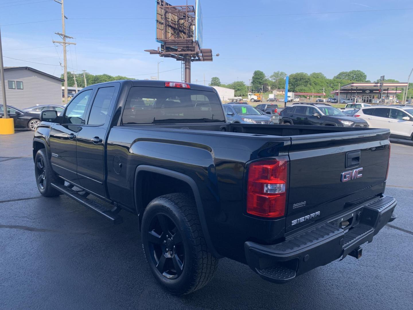 2017 BLACK /GRAY GMC Sierra 1500 Base Double Cab 4WD (1GTV2LEC5HZ) with an 5.3L V8 OHV 16V engine, Automatic transmission, located at 506 S. Kingshighway, Cape Girardeau, MO, 63703, (573) 235-5000, 37.294991, -89.553635 - 2017 GMC Sierra 1500 Base Double Cab 4WD 94,xxx miles Backup Cam Cruise Bluetooth 4 wheel drive Cloth Seats Seating for 6 We have financing available and we accept trades! Fill out a credit application on our website or come by today! If you have any questions, give us a call at (573) 235-5 - Photo#5