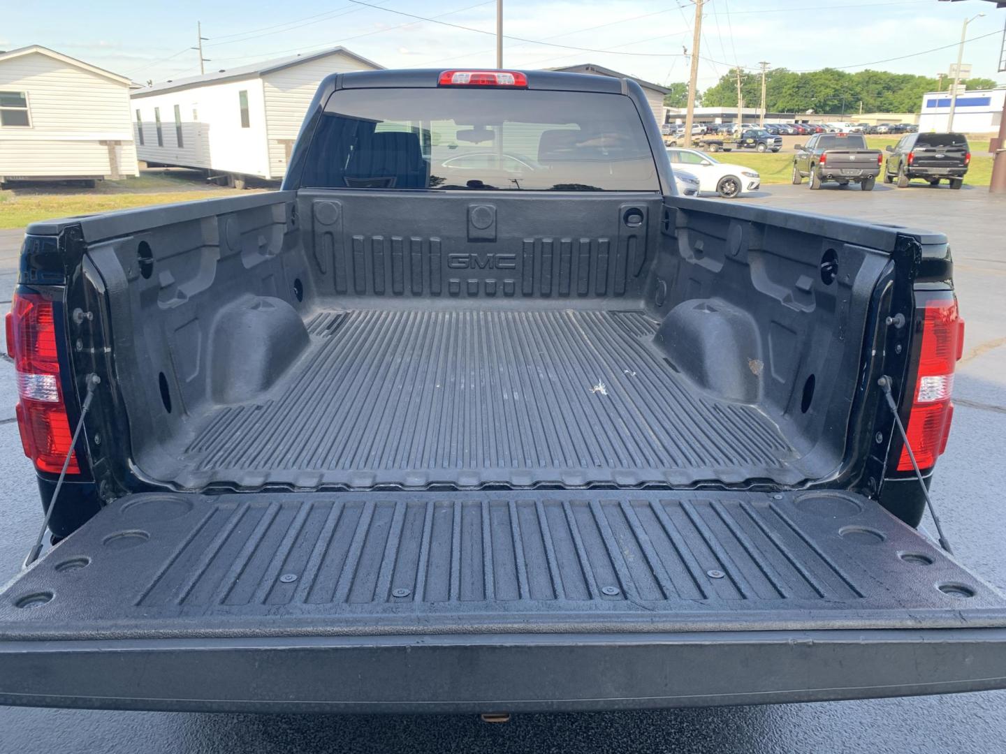 2017 BLACK /GRAY GMC Sierra 1500 Base Double Cab 4WD (1GTV2LEC5HZ) with an 5.3L V8 OHV 16V engine, Automatic transmission, located at 506 S. Kingshighway, Cape Girardeau, MO, 63703, (573) 235-5000, 37.294991, -89.553635 - 2017 GMC Sierra 1500 Base Double Cab 4WD 94,xxx miles Backup Cam Cruise Bluetooth 4 wheel drive Cloth Seats Seating for 6 We have financing available and we accept trades! Fill out a credit application on our website or come by today! If you have any questions, give us a call at (573) 235-5 - Photo#7