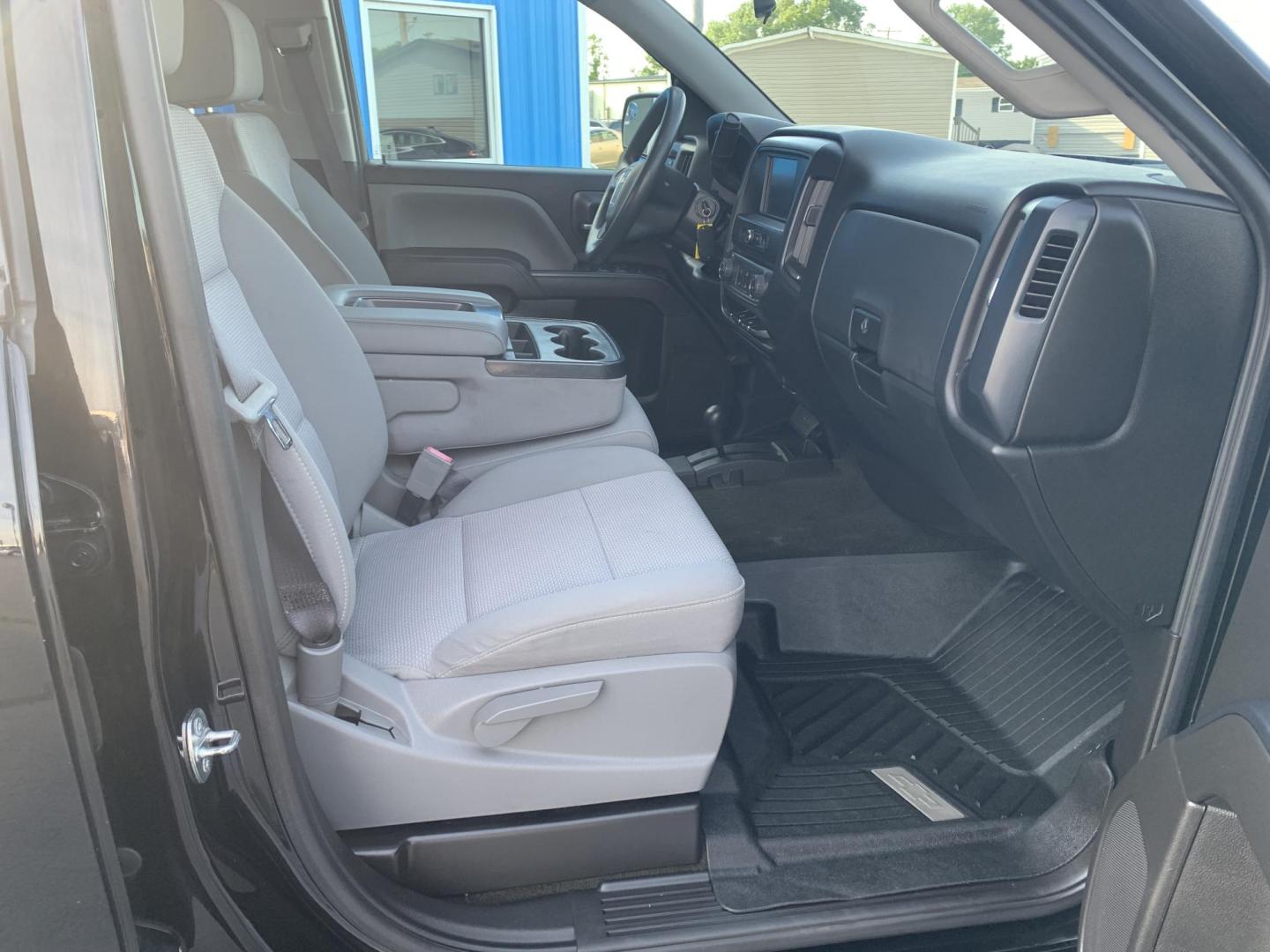 2017 BLACK /GRAY GMC Sierra 1500 Base Double Cab 4WD (1GTV2LEC5HZ) with an 5.3L V8 OHV 16V engine, Automatic transmission, located at 506 S. Kingshighway, Cape Girardeau, MO, 63703, (573) 235-5000, 37.294991, -89.553635 - 2017 GMC Sierra 1500 Base Double Cab 4WD 94,xxx miles Backup Cam Cruise Bluetooth 4 wheel drive Cloth Seats Seating for 6 We have financing available and we accept trades! Fill out a credit application on our website or come by today! If you have any questions, give us a call at (573) 235-5 - Photo#11