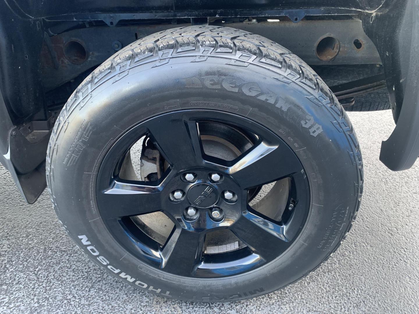 2017 BLACK /GRAY GMC Sierra 1500 Base Double Cab 4WD (1GTV2LEC5HZ) with an 5.3L V8 OHV 16V engine, Automatic transmission, located at 506 S. Kingshighway, Cape Girardeau, MO, 63703, (573) 235-5000, 37.294991, -89.553635 - 2017 GMC Sierra 1500 Base Double Cab 4WD 94,xxx miles Backup Cam Cruise Bluetooth 4 wheel drive Cloth Seats Seating for 6 We have financing available and we accept trades! Fill out a credit application on our website or come by today! If you have any questions, give us a call at (573) 235-5 - Photo#32