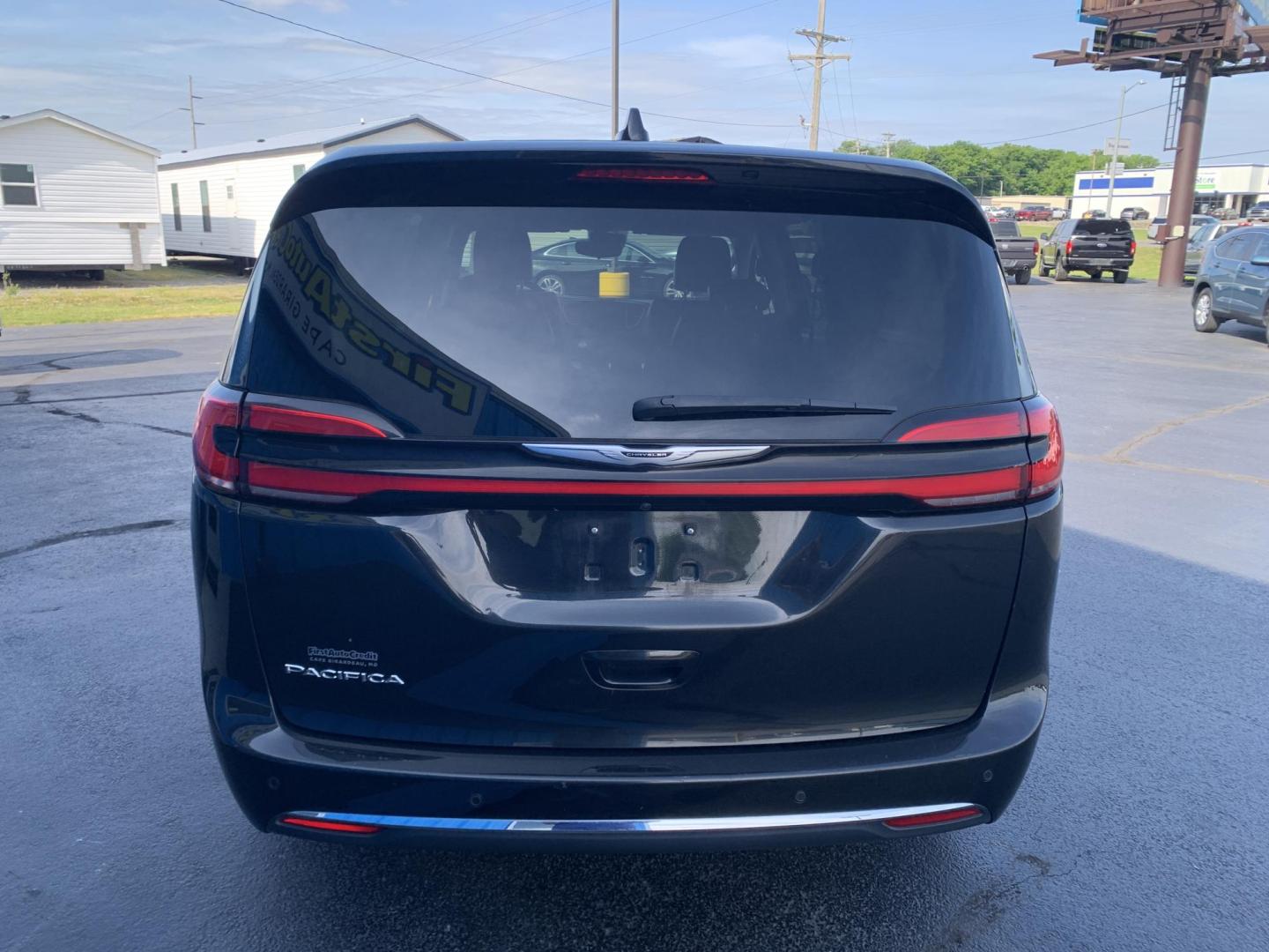 2023 BLACK /BLACK Chrysler Pacifica Touring-L (2C4RC1BG8PR) with an 3.6L V6 DOHC 24V engine, Automatic transmission, located at 506 S. Kingshighway, Cape Girardeau, MO, 63703, (573) 235-5000, 37.294991, -89.553635 - 2023 Chrysler Pacifica Touring-L 70,xxx miles One Owner Heated Leather Seats Heated Steering Wheel Adaptive Cruise Power Sliding Doors Keyless Entry Remote Start Power Windows/Locks/Mirros Backup Camera Bluetooth We have financing available and we accept trades! Fill out a credit applica - Photo#6