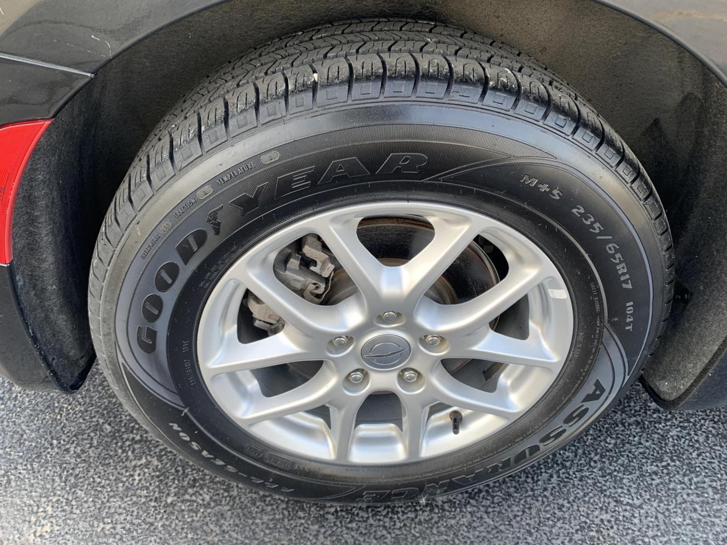 2023 BLACK /BLACK Chrysler Pacifica Touring-L (2C4RC1BG8PR) with an 3.6L V6 DOHC 24V engine, Automatic transmission, located at 506 S. Kingshighway, Cape Girardeau, MO, 63703, (573) 235-5000, 37.294991, -89.553635 - 2023 Chrysler Pacifica Touring-L 70,xxx miles One Owner Heated Leather Seats Heated Steering Wheel Adaptive Cruise Power Sliding Doors Keyless Entry Remote Start Power Windows/Locks/Mirros Backup Camera Bluetooth We have financing available and we accept trades! Fill out a credit applica - Photo#36
