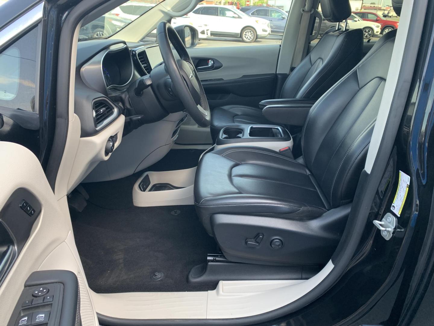 2023 BLACK /BLACK Chrysler Pacifica Touring-L (2C4RC1BG8PR) with an 3.6L V6 DOHC 24V engine, Automatic transmission, located at 506 S. Kingshighway, Cape Girardeau, MO, 63703, (573) 235-5000, 37.294991, -89.553635 - 2023 Chrysler Pacifica Touring-L 70,xxx miles One Owner Heated Leather Seats Heated Steering Wheel Adaptive Cruise Power Sliding Doors Keyless Entry Remote Start Power Windows/Locks/Mirros Backup Camera Bluetooth We have financing available and we accept trades! Fill out a credit applica - Photo#19