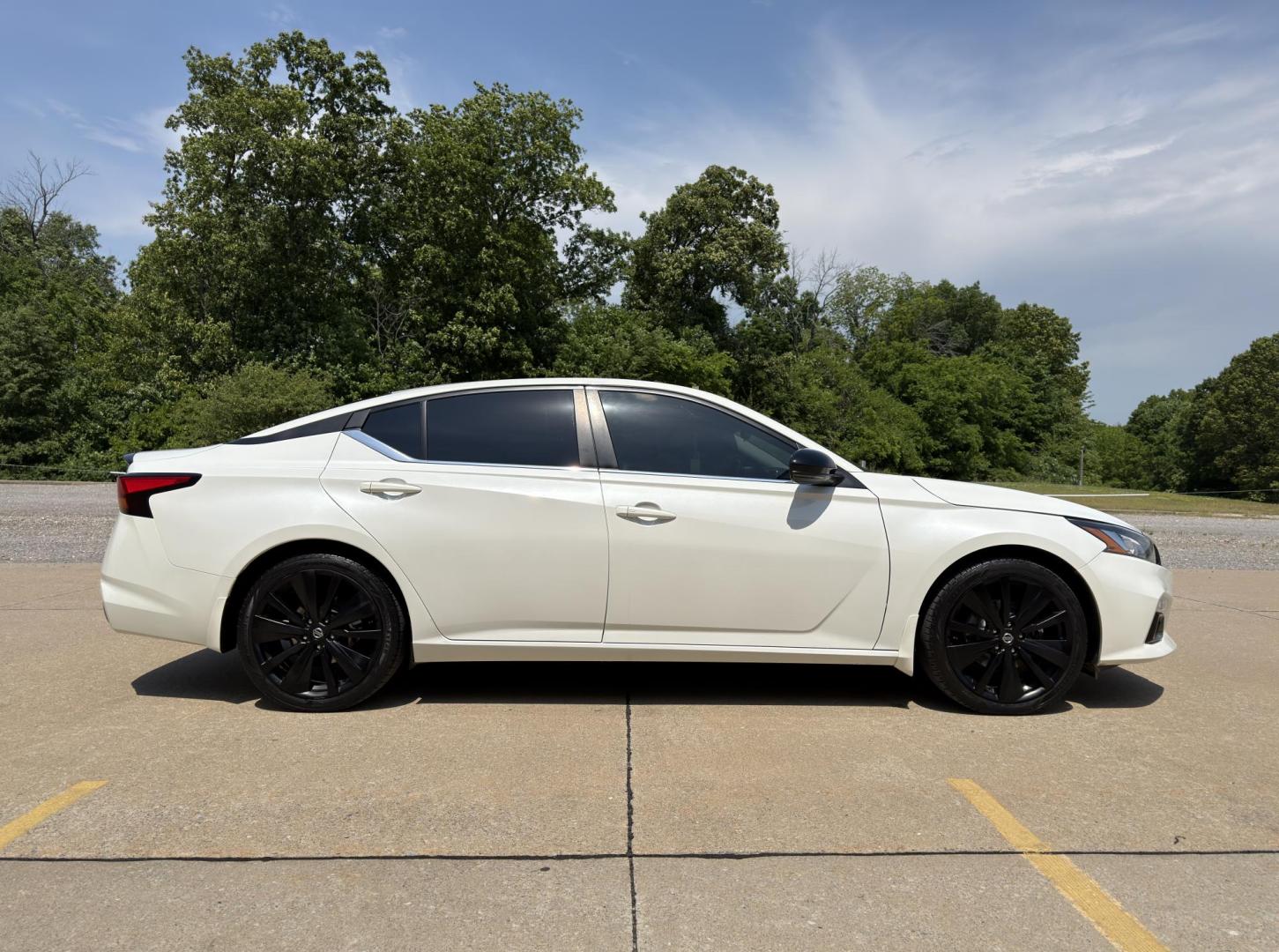 2022 WHITE /Black Nissan Altima 2.5 SR (1N4BL4CV2NN) with an 2.5L 4 Cyl. engine, CVT transmission, located at 2990 Old Orchard Rd., Jackson, MO, 63755, 37.354214, -89.612106 - 2022 Nissan Altima 2.5 SR 1-Owner 99xxx miles Front Wheel Drive 2.5L 4 Cyl. Automatic Leather Backup Camera Power Driver Seat Heated Seats Sunroof Bluetooth Remote Start Cruise Power Windows/Locks/Mirrors We have financing available and we accept trades! Fill out a credit application - Photo#9