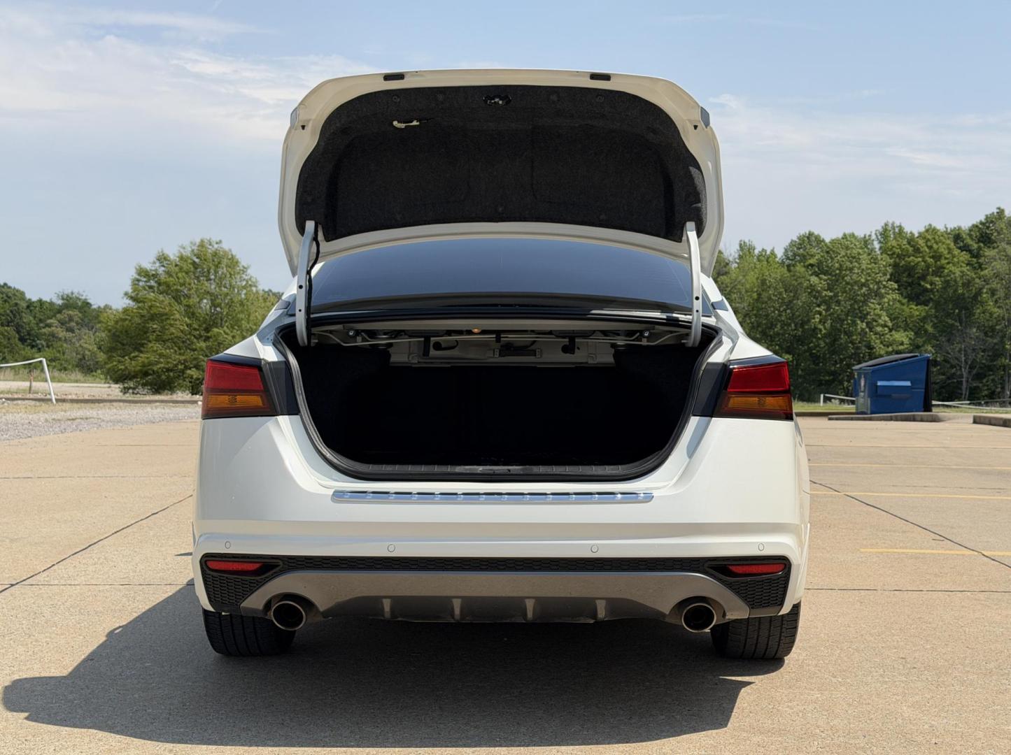 2022 WHITE /Black Nissan Altima 2.5 SR (1N4BL4CV2NN) with an 2.5L 4 Cyl. engine, CVT transmission, located at 2990 Old Orchard Rd., Jackson, MO, 63755, 37.354214, -89.612106 - 2022 Nissan Altima 2.5 SR 1-Owner 99xxx miles Front Wheel Drive 2.5L 4 Cyl. Automatic Leather Backup Camera Power Driver Seat Heated Seats Sunroof Bluetooth Remote Start Cruise Power Windows/Locks/Mirrors We have financing available and we accept trades! Fill out a credit application - Photo#20
