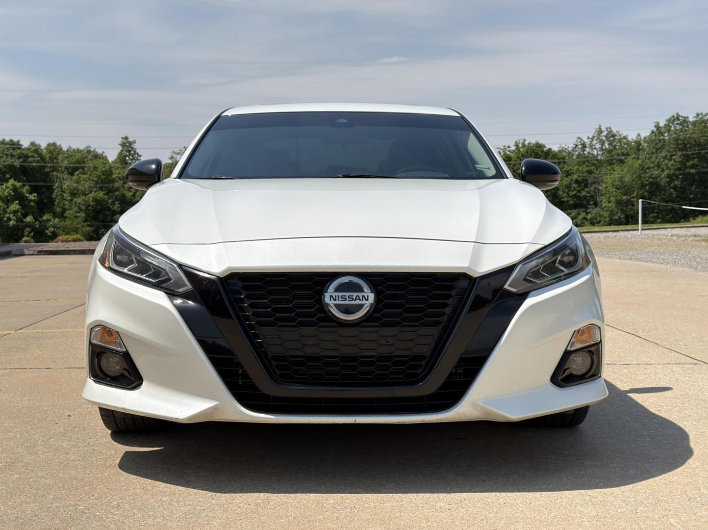 2022 WHITE /Black Nissan Altima 2.5 SR (1N4BL4CV2NN) with an 2.5L 4 Cyl. engine, CVT transmission, located at 2990 Old Orchard Rd., Jackson, MO, 63755, 37.354214, -89.612106 - 2022 Nissan Altima 2.5 SR 1-Owner 99xxx miles Front Wheel Drive 2.5L 4 Cyl. Automatic Leather Backup Camera Power Driver Seat Heated Seats Sunroof Bluetooth Remote Start Cruise Power Windows/Locks/Mirrors We have financing available and we accept trades! Fill out a credit application - Photo#13