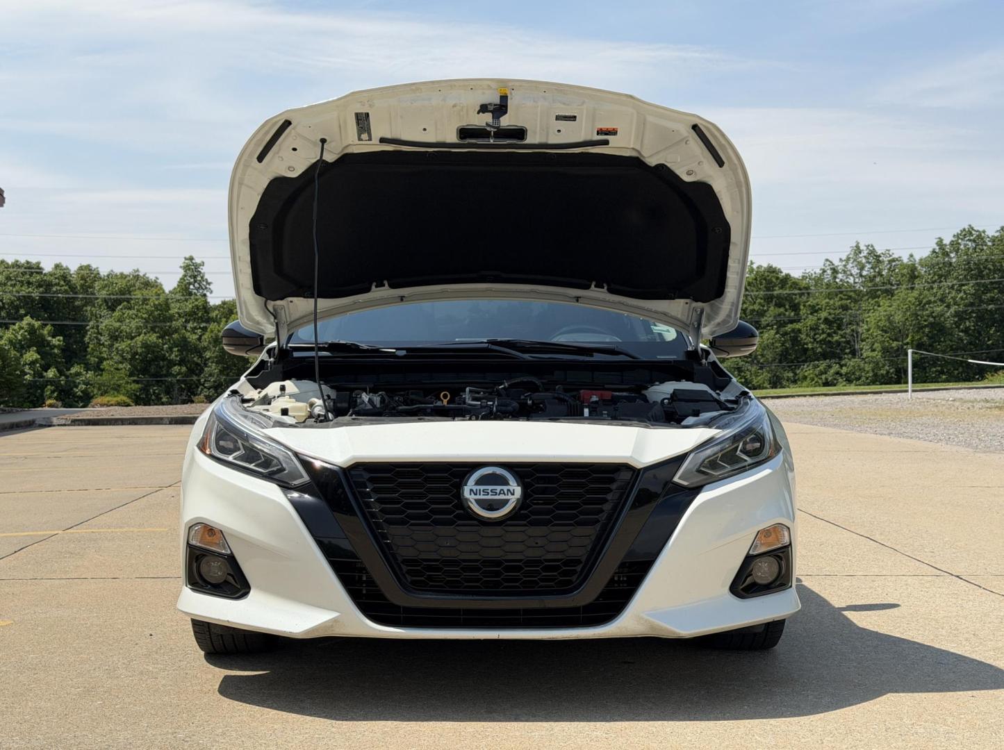 2022 WHITE /Black Nissan Altima 2.5 SR (1N4BL4CV2NN) with an 2.5L 4 Cyl. engine, CVT transmission, located at 2990 Old Orchard Rd., Jackson, MO, 63755, 37.354214, -89.612106 - 2022 Nissan Altima 2.5 SR 1-Owner 99xxx miles Front Wheel Drive 2.5L 4 Cyl. Automatic Leather Backup Camera Power Driver Seat Heated Seats Sunroof Bluetooth Remote Start Cruise Power Windows/Locks/Mirrors We have financing available and we accept trades! Fill out a credit application - Photo#35