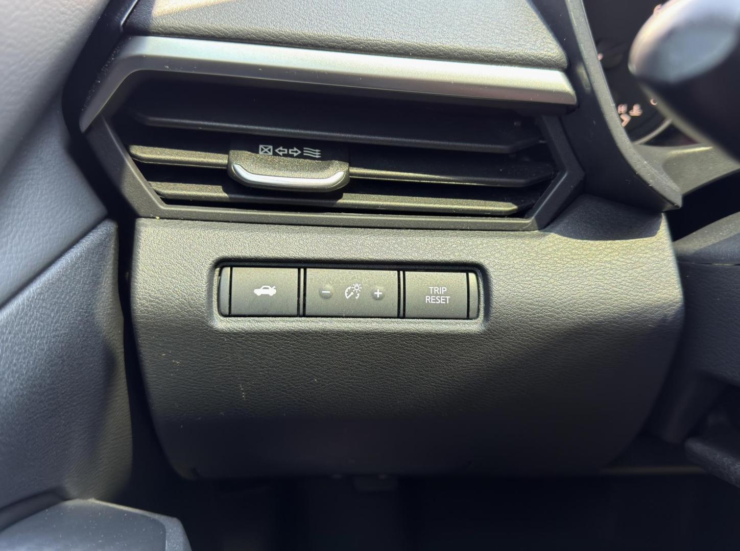 2022 WHITE /Black Nissan Altima 2.5 SR (1N4BL4CV2NN) with an 2.5L 4 Cyl. engine, CVT transmission, located at 2990 Old Orchard Rd., Jackson, MO, 63755, 37.354214, -89.612106 - 2022 Nissan Altima 2.5 SR 1-Owner 99xxx miles Front Wheel Drive 2.5L 4 Cyl. Automatic Leather Backup Camera Power Driver Seat Heated Seats Sunroof Bluetooth Remote Start Cruise Power Windows/Locks/Mirrors We have financing available and we accept trades! Fill out a credit application - Photo#31