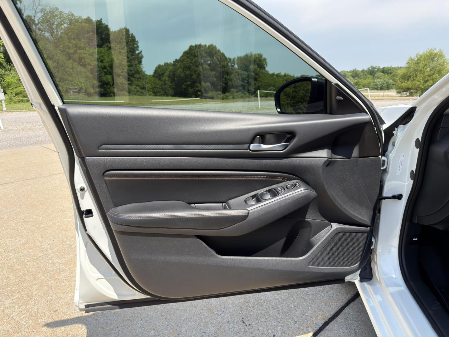 2022 WHITE /Black Nissan Altima 2.5 SR (1N4BL4CV2NN) with an 2.5L 4 Cyl. engine, CVT transmission, located at 2990 Old Orchard Rd., Jackson, MO, 63755, 37.354214, -89.612106 - 2022 Nissan Altima 2.5 SR 1-Owner 99xxx miles Front Wheel Drive 2.5L 4 Cyl. Automatic Leather Backup Camera Power Driver Seat Heated Seats Sunroof Bluetooth Remote Start Cruise Power Windows/Locks/Mirrors We have financing available and we accept trades! Fill out a credit application - Photo#14