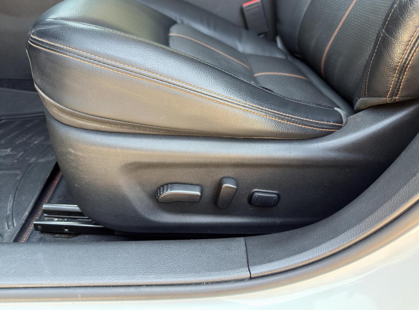 2022 WHITE /Black Nissan Altima 2.5 SR (1N4BL4CV2NN) with an 2.5L 4 Cyl. engine, CVT transmission, located at 2990 Old Orchard Rd., Jackson, MO, 63755, 37.354214, -89.612106 - 2022 Nissan Altima 2.5 SR 1-Owner 99xxx miles Front Wheel Drive 2.5L 4 Cyl. Automatic Leather Backup Camera Power Driver Seat Heated Seats Sunroof Bluetooth Remote Start Cruise Power Windows/Locks/Mirrors We have financing available and we accept trades! Fill out a credit application - Photo#5