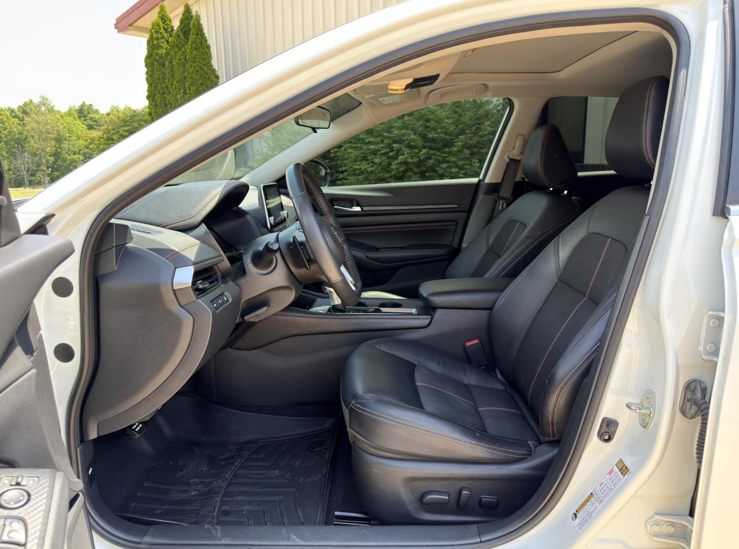 2022 WHITE /Black Nissan Altima 2.5 SR (1N4BL4CV2NN) with an 2.5L 4 Cyl. engine, CVT transmission, located at 2990 Old Orchard Rd., Jackson, MO, 63755, 37.354214, -89.612106 - 2022 Nissan Altima 2.5 SR 1-Owner 99xxx miles Front Wheel Drive 2.5L 4 Cyl. Automatic Leather Backup Camera Power Driver Seat Heated Seats Sunroof Bluetooth Remote Start Cruise Power Windows/Locks/Mirrors We have financing available and we accept trades! Fill out a credit application - Photo#15