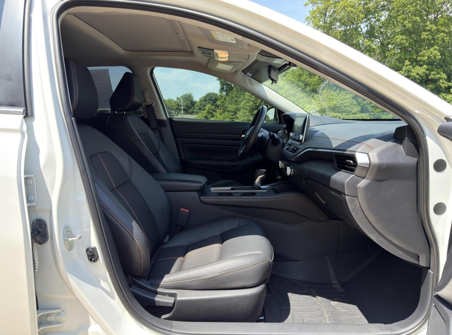 2022 WHITE /Black Nissan Altima 2.5 SR (1N4BL4CV2NN) with an 2.5L 4 Cyl. engine, CVT transmission, located at 2990 Old Orchard Rd., Jackson, MO, 63755, 37.354214, -89.612106 - 2022 Nissan Altima 2.5 SR 1-Owner 99xxx miles Front Wheel Drive 2.5L 4 Cyl. Automatic Leather Backup Camera Power Driver Seat Heated Seats Sunroof Bluetooth Remote Start Cruise Power Windows/Locks/Mirrors We have financing available and we accept trades! Fill out a credit application - Photo#17