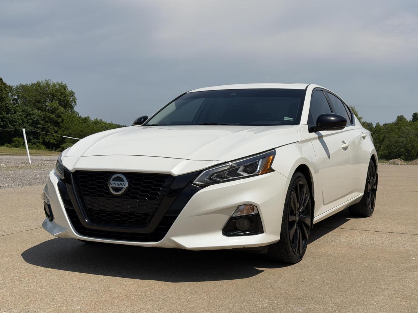 2022 WHITE /Black Nissan Altima 2.5 SR (1N4BL4CV2NN) with an 2.5L 4 Cyl. engine, CVT transmission, located at 2990 Old Orchard Rd., Jackson, MO, 63755, 37.354214, -89.612106 - 2022 Nissan Altima 2.5 SR 1-Owner 99xxx miles Front Wheel Drive 2.5L 4 Cyl. Automatic Leather Backup Camera Power Driver Seat Heated Seats Sunroof Bluetooth Remote Start Cruise Power Windows/Locks/Mirrors We have financing available and we accept trades! Fill out a credit application - Photo#7