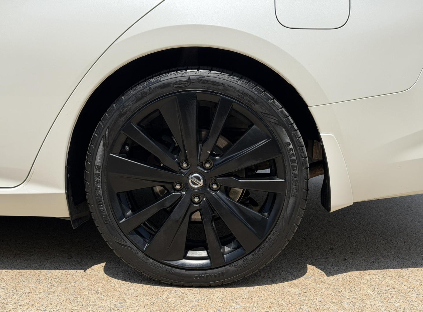 2022 WHITE /Black Nissan Altima 2.5 SR (1N4BL4CV2NN) with an 2.5L 4 Cyl. engine, CVT transmission, located at 2990 Old Orchard Rd., Jackson, MO, 63755, 37.354214, -89.612106 - 2022 Nissan Altima 2.5 SR 1-Owner 99xxx miles Front Wheel Drive 2.5L 4 Cyl. Automatic Leather Backup Camera Power Driver Seat Heated Seats Sunroof Bluetooth Remote Start Cruise Power Windows/Locks/Mirrors We have financing available and we accept trades! Fill out a credit application - Photo#39