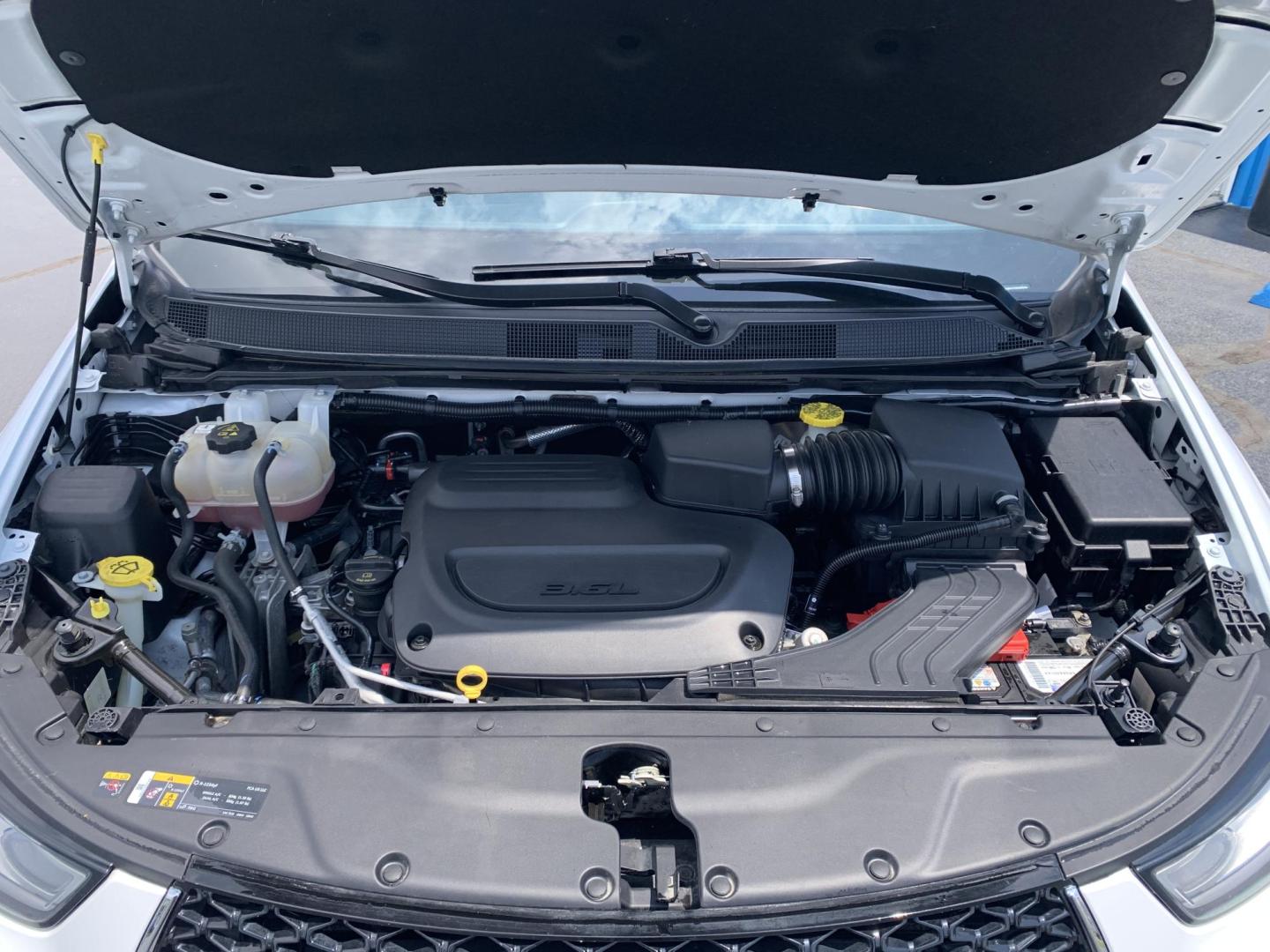 2023 WHITE /BLACK Chrysler Pacifica Touring-L (2C4RC1BG7PR) with an 3.6L V6 DOHC 24V engine, Automatic transmission, located at 506 S. Kingshighway, Cape Girardeau, MO, 63703, (573) 235-5000, 37.294991, -89.553635 - 2023 Chrysler Pacifica Touring-L 133,xxx miles One Owner Heated Seats Heated Steering Wheel Backup Cam Apple Carplay Bluetooth Leather Power Windows/Locks/Mirrors Keyless Entry Remote Start Power Sliding Doors We have financing available and we accept trades! Fill out a credit applica - Photo#2