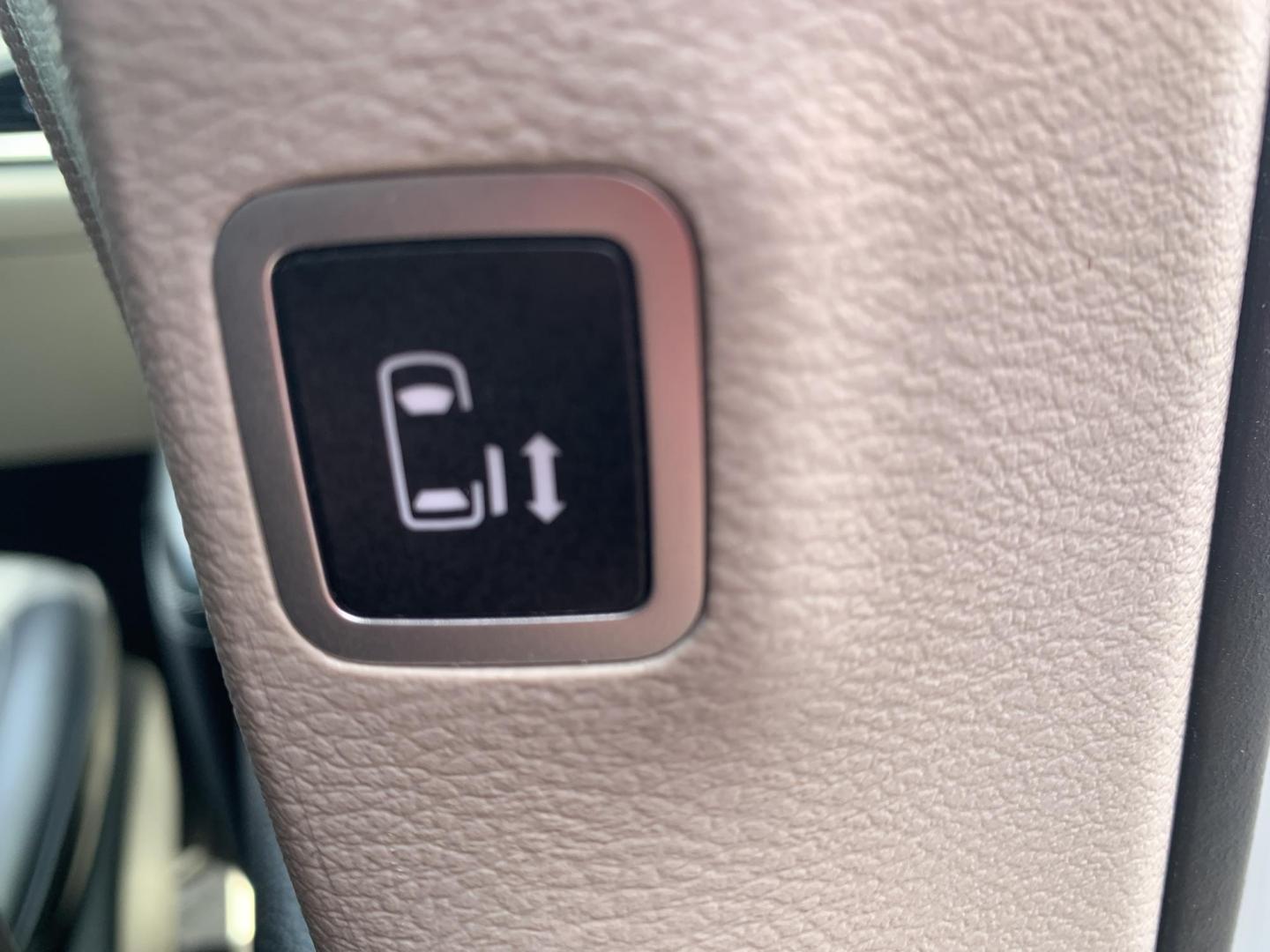 2023 WHITE /BLACK Chrysler Pacifica Touring-L (2C4RC1BG7PR) with an 3.6L V6 DOHC 24V engine, Automatic transmission, located at 506 S. Kingshighway, Cape Girardeau, MO, 63703, (573) 235-5000, 37.294991, -89.553635 - 2023 Chrysler Pacifica Touring-L 133,xxx miles One Owner Heated Seats Heated Steering Wheel Backup Cam Apple Carplay Bluetooth Leather Power Windows/Locks/Mirrors Keyless Entry Remote Start Power Sliding Doors We have financing available and we accept trades! Fill out a credit applica - Photo#16