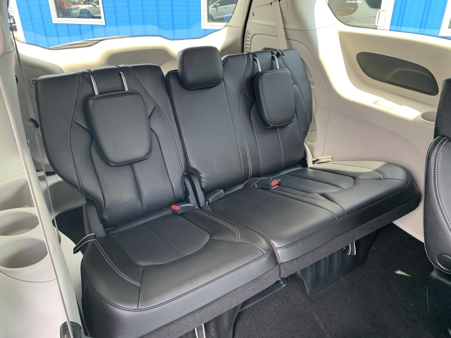 2023 WHITE /BLACK Chrysler Pacifica Touring-L (2C4RC1BG7PR) with an 3.6L V6 DOHC 24V engine, Automatic transmission, located at 506 S. Kingshighway, Cape Girardeau, MO, 63703, (573) 235-5000, 37.294991, -89.553635 - 2023 Chrysler Pacifica Touring-L 133,xxx miles One Owner Heated Seats Heated Steering Wheel Backup Cam Apple Carplay Bluetooth Leather Power Windows/Locks/Mirrors Keyless Entry Remote Start Power Sliding Doors We have financing available and we accept trades! Fill out a credit applica - Photo#15