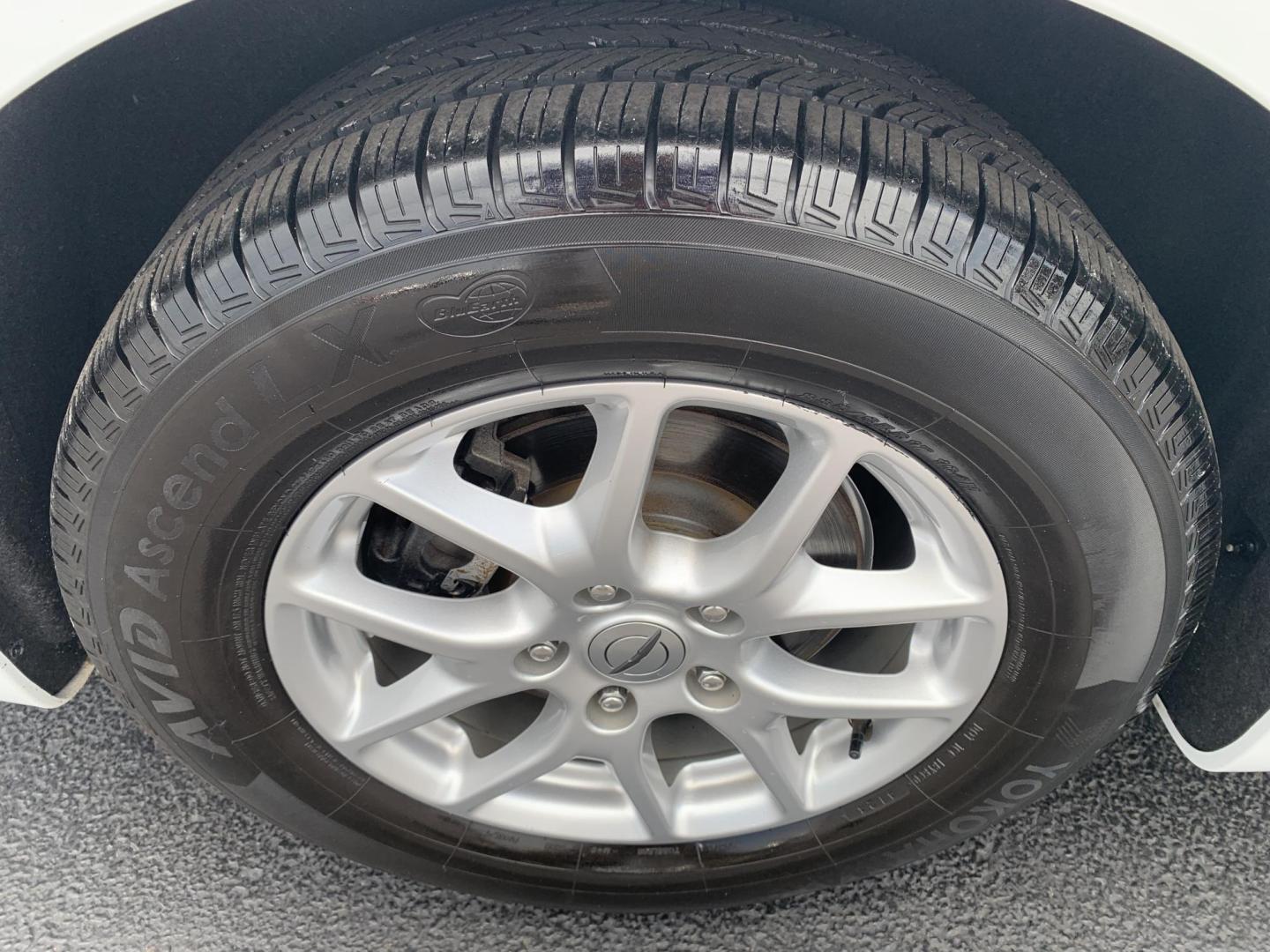 2023 WHITE /BLACK Chrysler Pacifica Touring-L (2C4RC1BG7PR) with an 3.6L V6 DOHC 24V engine, Automatic transmission, located at 506 S. Kingshighway, Cape Girardeau, MO, 63703, (573) 235-5000, 37.294991, -89.553635 - 2023 Chrysler Pacifica Touring-L 133,xxx miles One Owner Heated Seats Heated Steering Wheel Backup Cam Apple Carplay Bluetooth Leather Power Windows/Locks/Mirrors Keyless Entry Remote Start Power Sliding Doors We have financing available and we accept trades! Fill out a credit applica - Photo#34