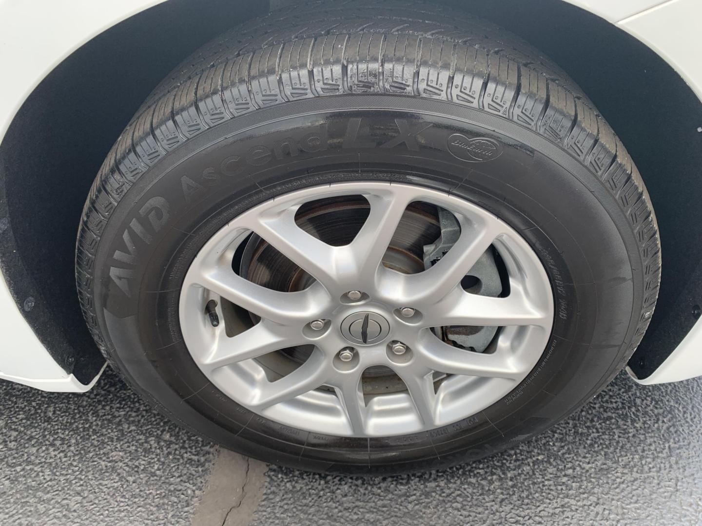 2023 WHITE /BLACK Chrysler Pacifica Touring-L (2C4RC1BG7PR) with an 3.6L V6 DOHC 24V engine, Automatic transmission, located at 506 S. Kingshighway, Cape Girardeau, MO, 63703, (573) 235-5000, 37.294991, -89.553635 - 2023 Chrysler Pacifica Touring-L 133,xxx miles One Owner Heated Seats Heated Steering Wheel Backup Cam Apple Carplay Bluetooth Leather Power Windows/Locks/Mirrors Keyless Entry Remote Start Power Sliding Doors We have financing available and we accept trades! Fill out a credit applica - Photo#33