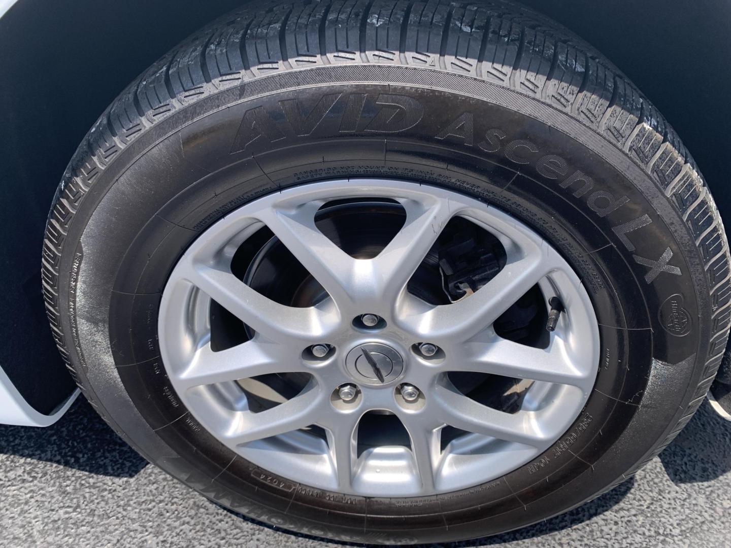 2023 WHITE /BLACK Chrysler Pacifica Touring-L (2C4RC1BG7PR) with an 3.6L V6 DOHC 24V engine, Automatic transmission, located at 506 S. Kingshighway, Cape Girardeau, MO, 63703, (573) 235-5000, 37.294991, -89.553635 - 2023 Chrysler Pacifica Touring-L 133,xxx miles One Owner Heated Seats Heated Steering Wheel Backup Cam Apple Carplay Bluetooth Leather Power Windows/Locks/Mirrors Keyless Entry Remote Start Power Sliding Doors We have financing available and we accept trades! Fill out a credit applica - Photo#35