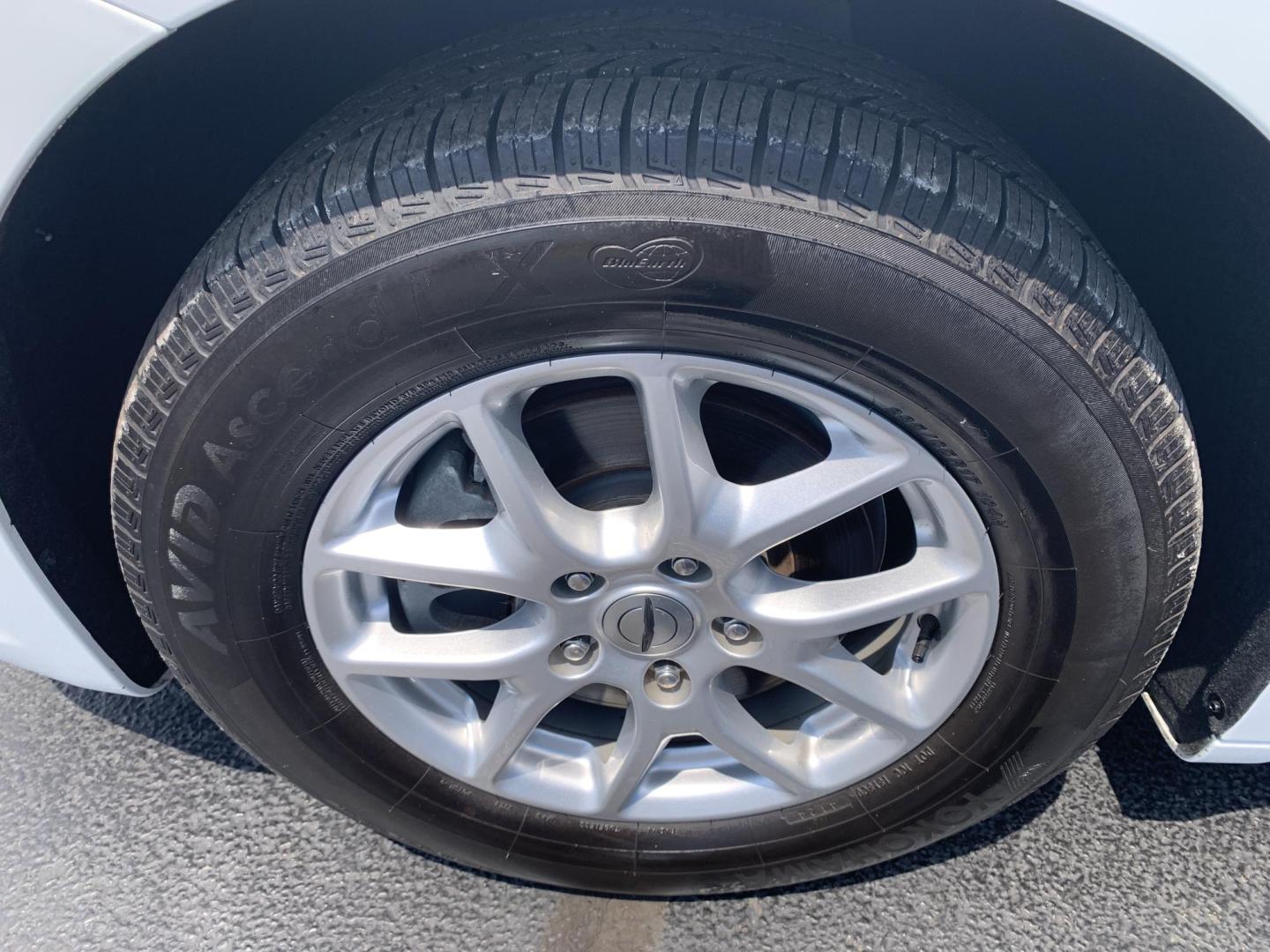 2023 WHITE /BLACK Chrysler Pacifica Touring-L (2C4RC1BG7PR) with an 3.6L V6 DOHC 24V engine, Automatic transmission, located at 506 S. Kingshighway, Cape Girardeau, MO, 63703, (573) 235-5000, 37.294991, -89.553635 - 2023 Chrysler Pacifica Touring-L 133,xxx miles One Owner Heated Seats Heated Steering Wheel Backup Cam Apple Carplay Bluetooth Leather Power Windows/Locks/Mirrors Keyless Entry Remote Start Power Sliding Doors We have financing available and we accept trades! Fill out a credit applica - Photo#36