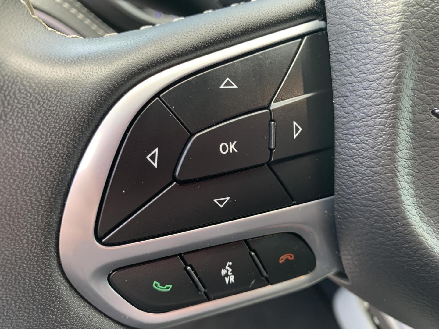 2023 WHITE /BLACK Chrysler Pacifica Touring-L (2C4RC1BG7PR) with an 3.6L V6 DOHC 24V engine, Automatic transmission, located at 506 S. Kingshighway, Cape Girardeau, MO, 63703, (573) 235-5000, 37.294991, -89.553635 - 2023 Chrysler Pacifica Touring-L 133,xxx miles One Owner Heated Seats Heated Steering Wheel Backup Cam Apple Carplay Bluetooth Leather Power Windows/Locks/Mirrors Keyless Entry Remote Start Power Sliding Doors We have financing available and we accept trades! Fill out a credit applica - Photo#22