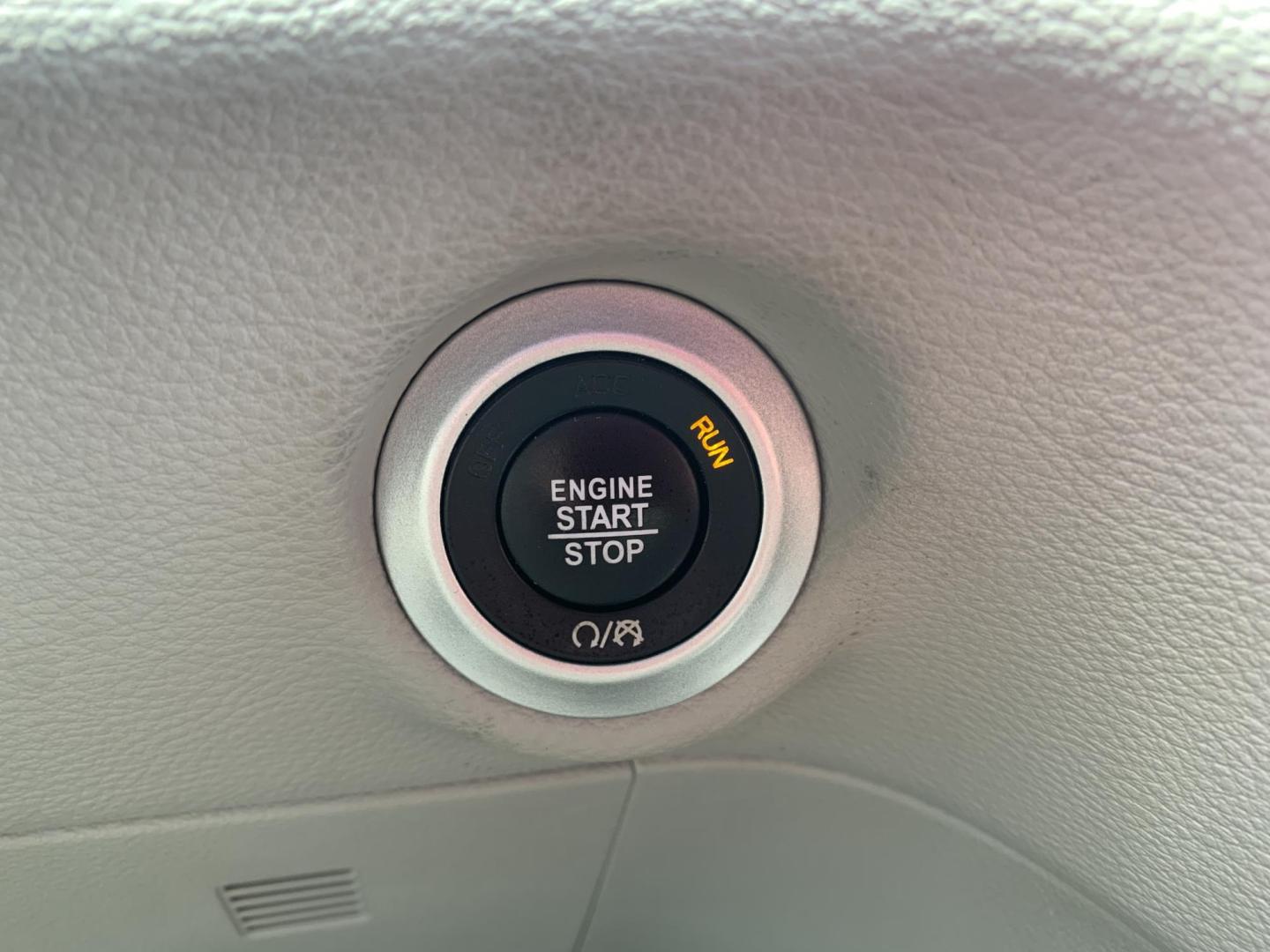 2023 WHITE /BLACK Chrysler Pacifica Touring-L (2C4RC1BG7PR) with an 3.6L V6 DOHC 24V engine, Automatic transmission, located at 506 S. Kingshighway, Cape Girardeau, MO, 63703, (573) 235-5000, 37.294991, -89.553635 - 2023 Chrysler Pacifica Touring-L 133,xxx miles One Owner Heated Seats Heated Steering Wheel Backup Cam Apple Carplay Bluetooth Leather Power Windows/Locks/Mirrors Keyless Entry Remote Start Power Sliding Doors We have financing available and we accept trades! Fill out a credit applica - Photo#28