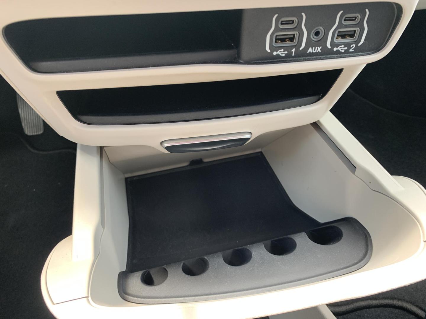 2023 WHITE /BLACK Chrysler Pacifica Touring-L (2C4RC1BG7PR) with an 3.6L V6 DOHC 24V engine, Automatic transmission, located at 506 S. Kingshighway, Cape Girardeau, MO, 63703, (573) 235-5000, 37.294991, -89.553635 - 2023 Chrysler Pacifica Touring-L 133,xxx miles One Owner Heated Seats Heated Steering Wheel Backup Cam Apple Carplay Bluetooth Leather Power Windows/Locks/Mirrors Keyless Entry Remote Start Power Sliding Doors We have financing available and we accept trades! Fill out a credit applica - Photo#29