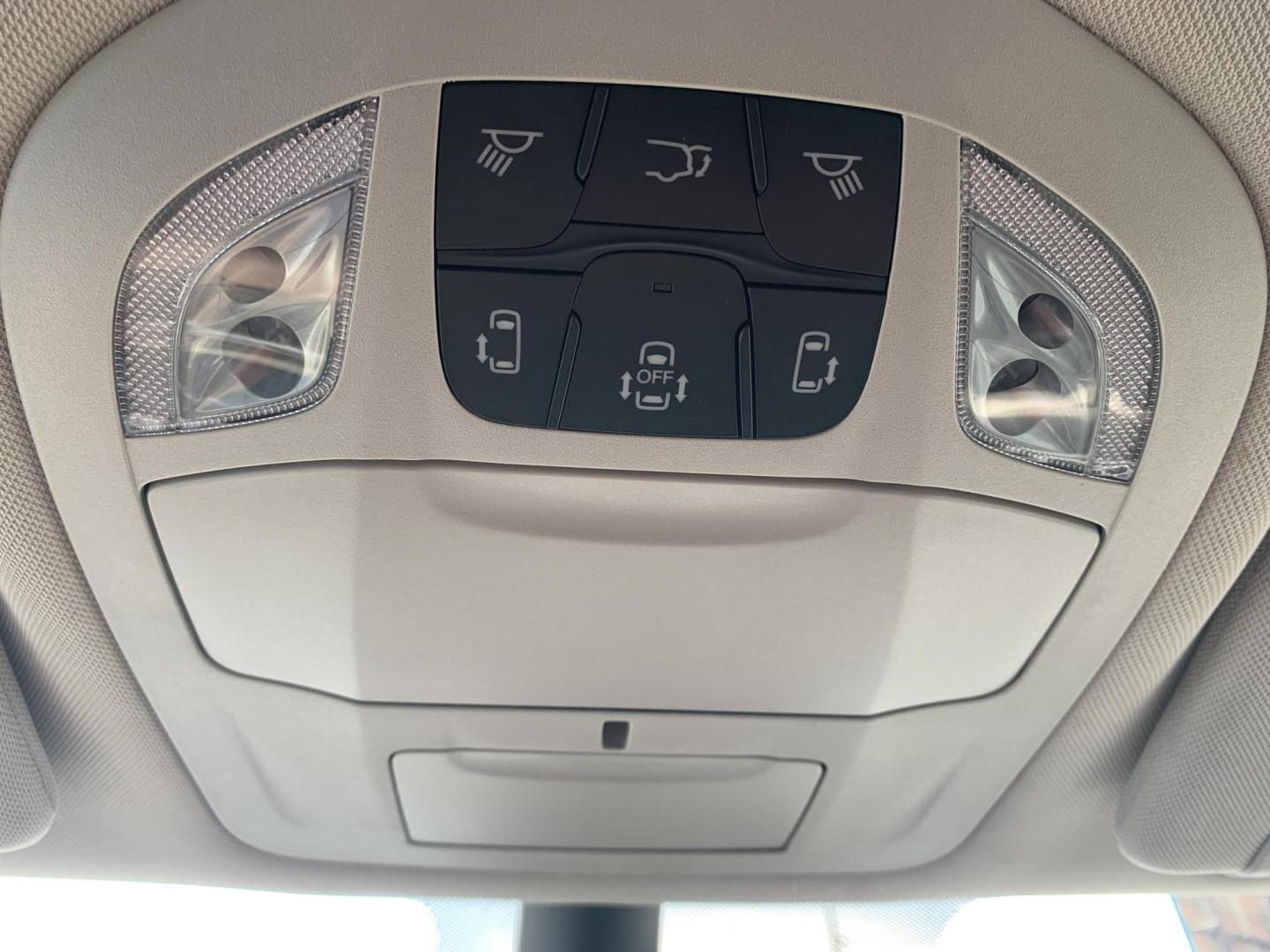 2023 WHITE /BLACK Chrysler Pacifica Touring-L (2C4RC1BG7PR) with an 3.6L V6 DOHC 24V engine, Automatic transmission, located at 506 S. Kingshighway, Cape Girardeau, MO, 63703, (573) 235-5000, 37.294991, -89.553635 - 2023 Chrysler Pacifica Touring-L 133,xxx miles One Owner Heated Seats Heated Steering Wheel Backup Cam Apple Carplay Bluetooth Leather Power Windows/Locks/Mirrors Keyless Entry Remote Start Power Sliding Doors We have financing available and we accept trades! Fill out a credit applica - Photo#32