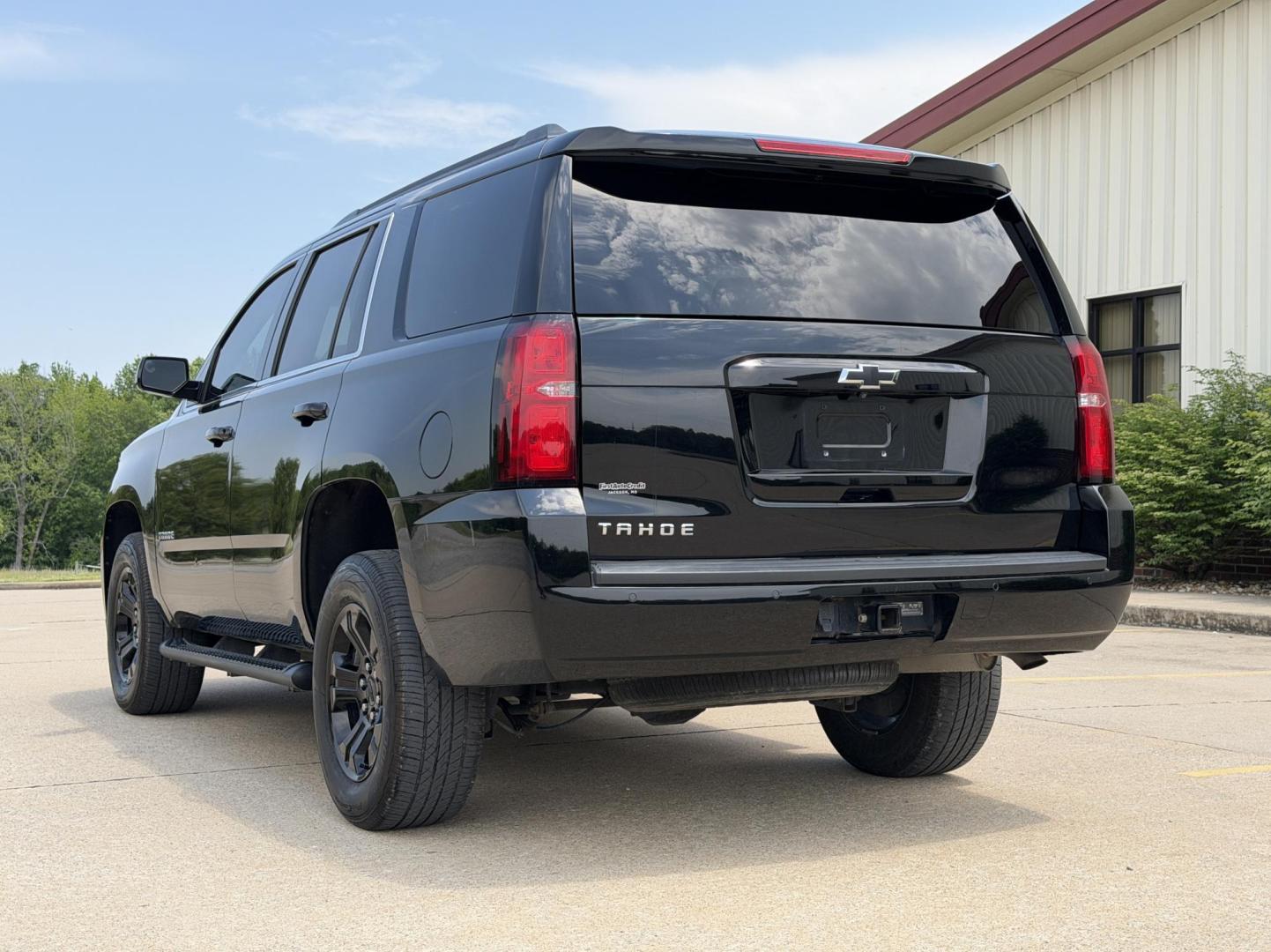 2020 BLACK /Black Chevrolet Tahoe LS 4WD (1GNSKAKC1LR) with an 5.3L V8 engine, Automatic transmission, located at 2990 Old Orchard Rd., Jackson, MO, 63755, 37.354214, -89.612106 - 2020 Chevrolet Tahoe 1500 LS 1-Owner 125xxx miles 4 Wheel Drive 5.3L V8 Automatic Backup Camera Power Seats Bluetooth Remote Start Cruise Power Windows/Locks/Mirrors We have financing available and we accept trades! Fill out a credit application on our website or come by today! If you h - Photo#10