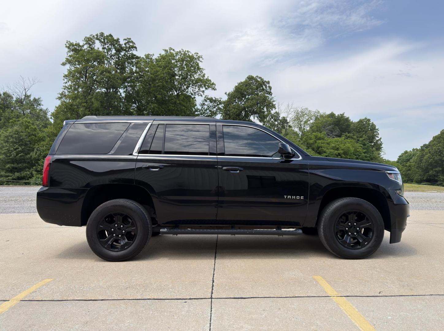 2020 BLACK /Black Chevrolet Tahoe LS 4WD (1GNSKAKC1LR) with an 5.3L V8 engine, Automatic transmission, located at 2990 Old Orchard Rd., Jackson, MO, 63755, 37.354214, -89.612106 - 2020 Chevrolet Tahoe 1500 LS 1-Owner 125xxx miles 4 Wheel Drive 5.3L V8 Automatic Backup Camera Power Seats Bluetooth Remote Start Cruise Power Windows/Locks/Mirrors We have financing available and we accept trades! Fill out a credit application on our website or come by today! If you h - Photo#8