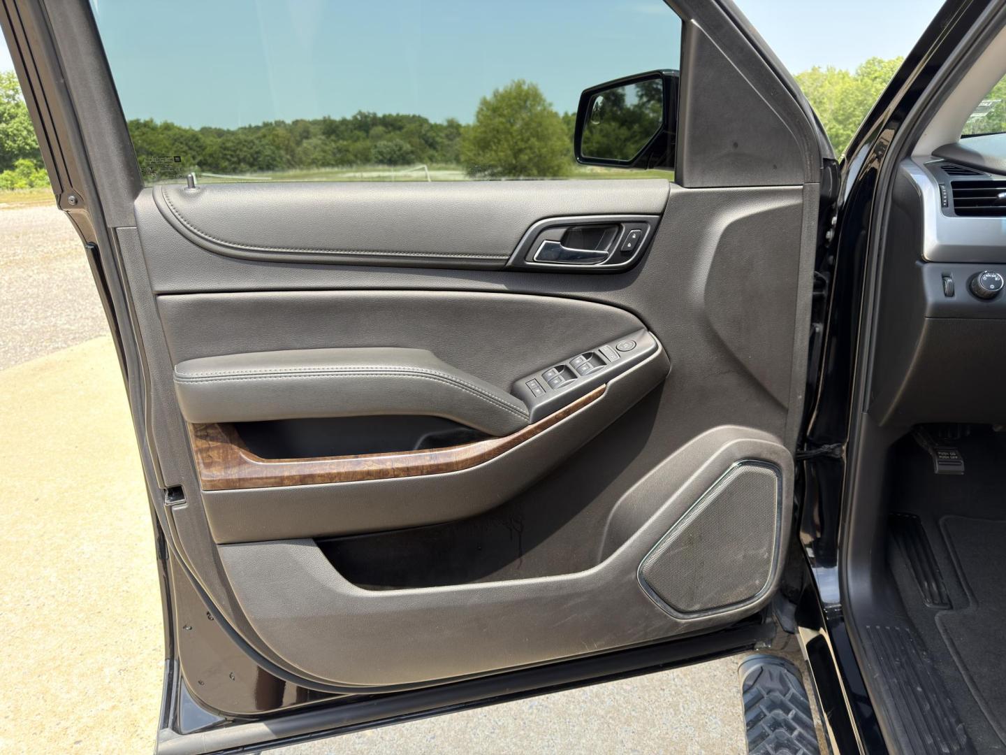2020 BLACK /Black Chevrolet Tahoe LS 4WD (1GNSKAKC1LR) with an 5.3L V8 engine, Automatic transmission, located at 2990 Old Orchard Rd., Jackson, MO, 63755, 37.354214, -89.612106 - 2020 Chevrolet Tahoe 1500 LS 1-Owner 125xxx miles 4 Wheel Drive 5.3L V8 Automatic Backup Camera Power Seats Bluetooth Remote Start Cruise Power Windows/Locks/Mirrors We have financing available and we accept trades! Fill out a credit application on our website or come by today! If you h - Photo#13