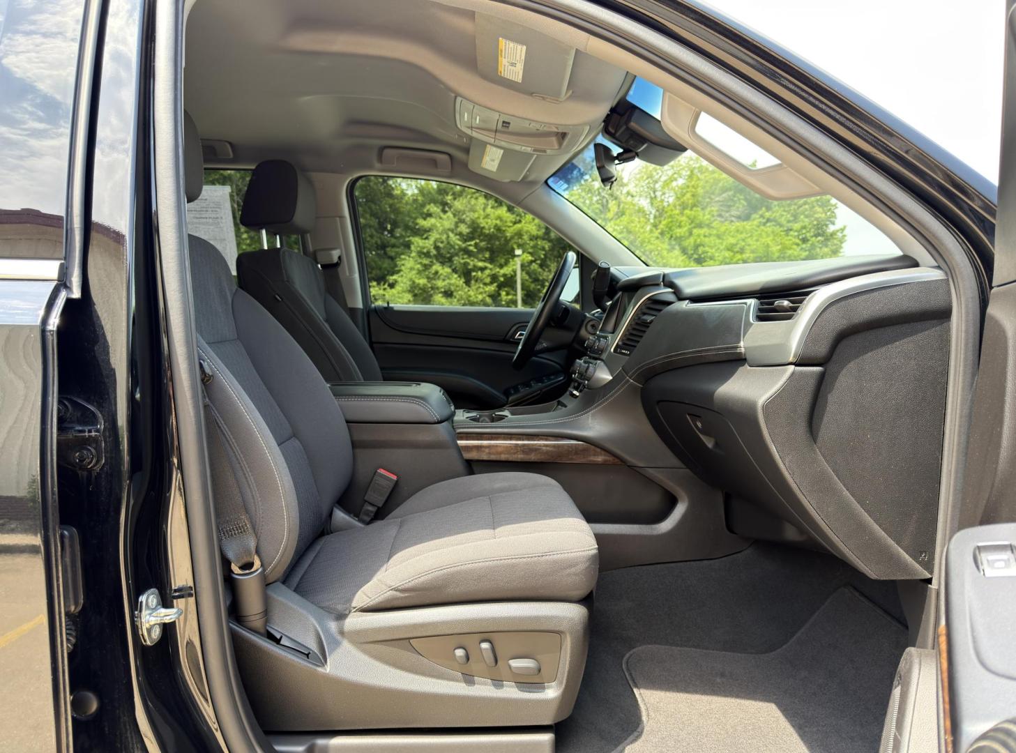 2020 BLACK /Black Chevrolet Tahoe LS 4WD (1GNSKAKC1LR) with an 5.3L V8 engine, Automatic transmission, located at 2990 Old Orchard Rd., Jackson, MO, 63755, 37.354214, -89.612106 - 2020 Chevrolet Tahoe 1500 LS 1-Owner 125xxx miles 4 Wheel Drive 5.3L V8 Automatic Backup Camera Power Seats Bluetooth Remote Start Cruise Power Windows/Locks/Mirrors We have financing available and we accept trades! Fill out a credit application on our website or come by today! If you h - Photo#16