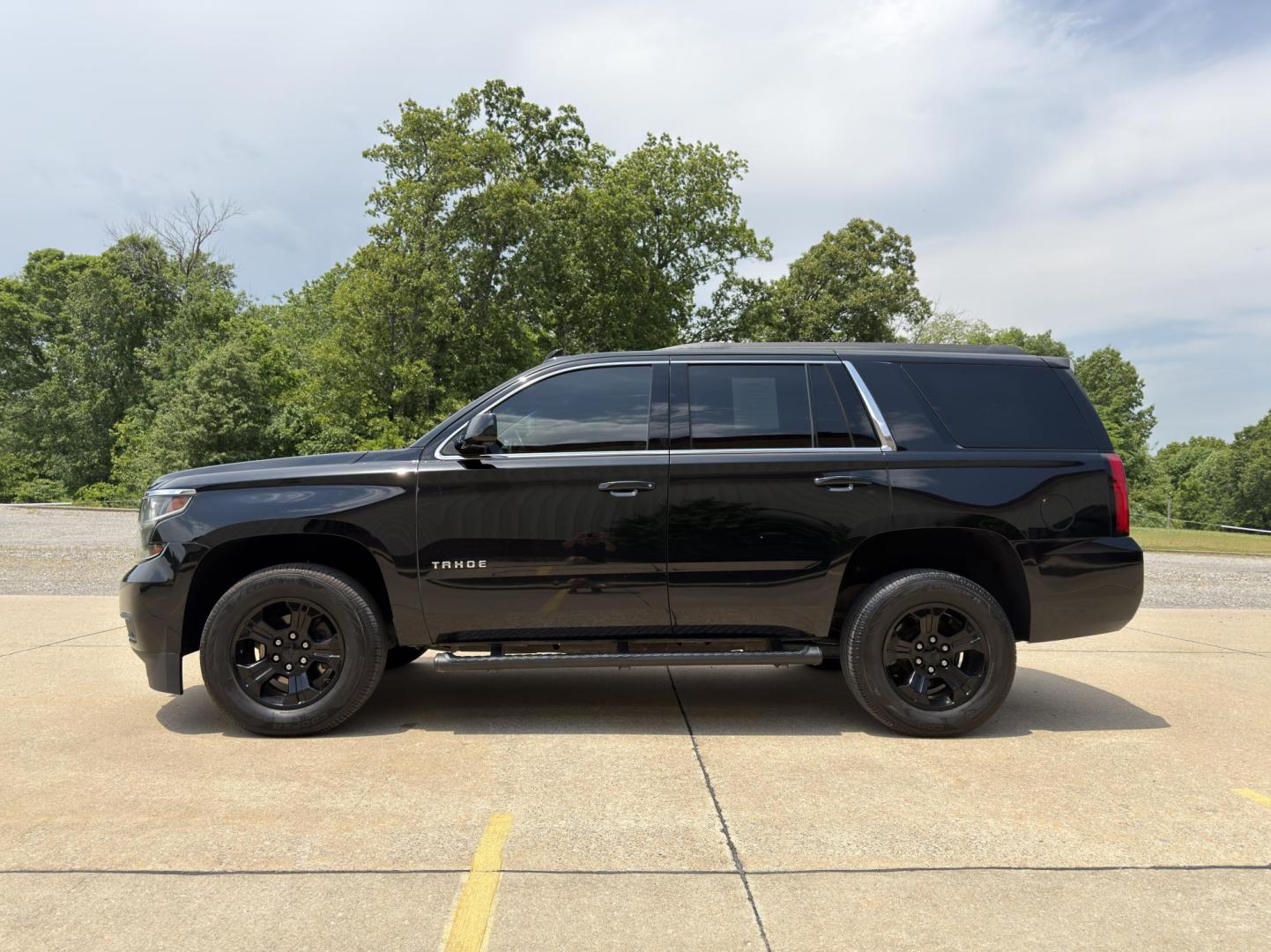 2020 BLACK /Black Chevrolet Tahoe LS 4WD (1GNSKAKC1LR) with an 5.3L V8 engine, Automatic transmission, located at 2990 Old Orchard Rd., Jackson, MO, 63755, 37.354214, -89.612106 - 2020 Chevrolet Tahoe 1500 LS 1-Owner 125xxx miles 4 Wheel Drive 5.3L V8 Automatic Backup Camera Power Seats Bluetooth Remote Start Cruise Power Windows/Locks/Mirrors We have financing available and we accept trades! Fill out a credit application on our website or come by today! If you h - Photo#7