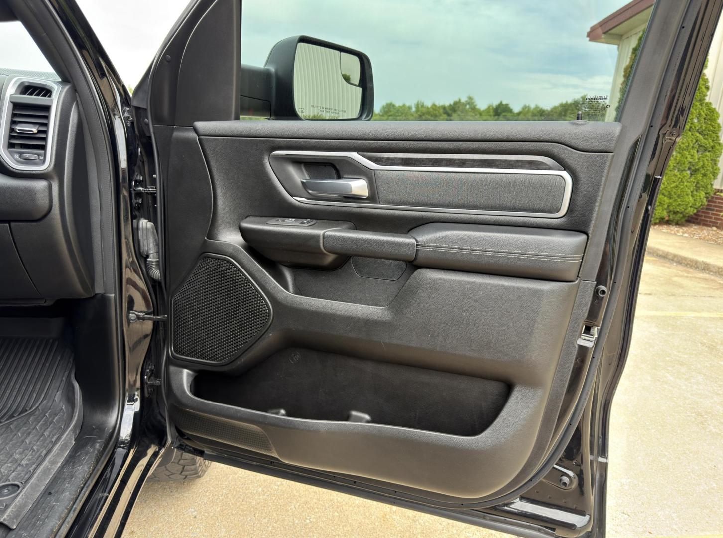 2022 BLACK /Gray RAM 1500 Big Horn Crew Cab 4WD (1C6RRFFG2NN) with an 3.6L V6 engine, Automatic transmission, located at 2990 Old Orchard Rd., Jackson, MO, 63755, 37.354214, -89.612106 - 2022 Ram 1500 Big Horn 1-Owner 135xxx miles 4x4 3.6L V6 Automatic Backup Camera Power Driver Seat Bluetooth Remote Start Cruise Power Windows/Locks/Mirrors We have financing available and we accept trades! Fill out a credit application on our website or come by today! If you have any qu - Photo#15