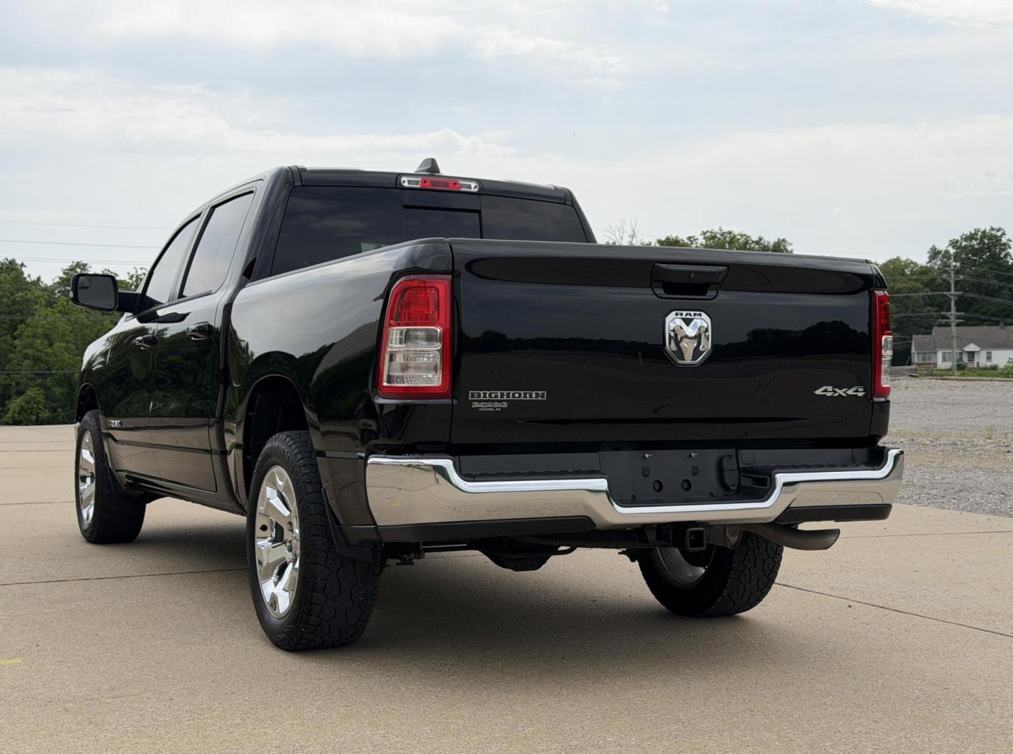 2022 BLACK /Gray RAM 1500 Big Horn Crew Cab 4WD (1C6RRFFG2NN) with an 3.6L V6 engine, Automatic transmission, located at 2990 Old Orchard Rd., Jackson, MO, 63755, 37.354214, -89.612106 - 2022 Ram 1500 Big Horn 1-Owner 135xxx miles 4x4 3.6L V6 Automatic Backup Camera Power Driver Seat Bluetooth Remote Start Cruise Power Windows/Locks/Mirrors We have financing available and we accept trades! Fill out a credit application on our website or come by today! If you have any qu - Photo#10