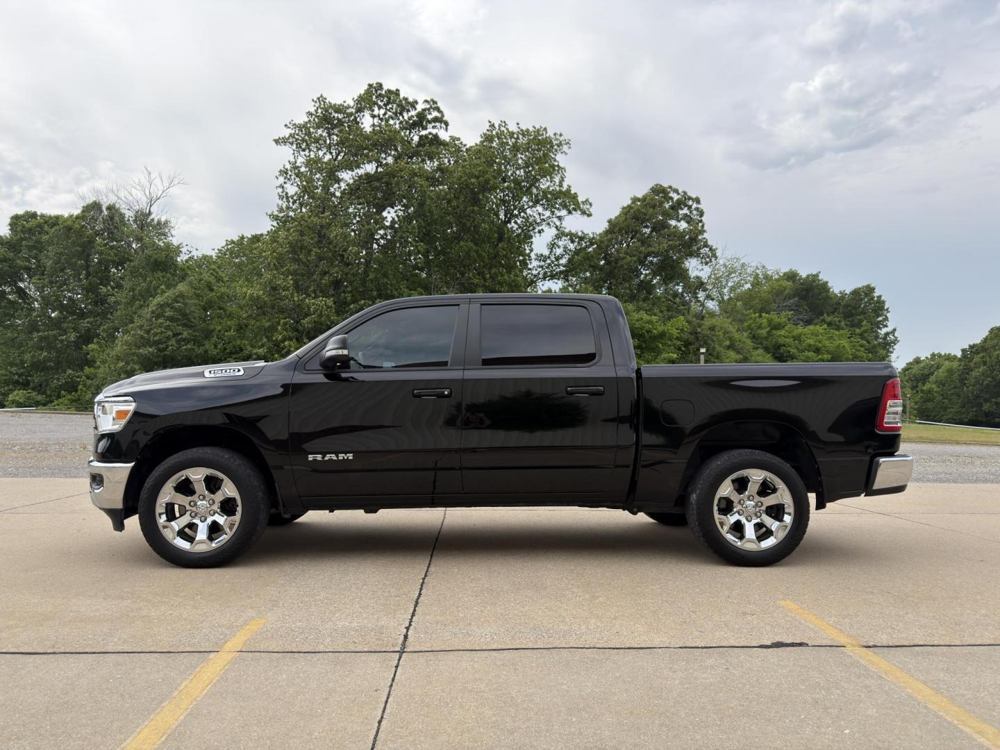 2022 BLACK /Gray RAM 1500 Big Horn Crew Cab 4WD (1C6RRFFG2NN) with an 3.6L V6 engine, Automatic transmission, located at 2990 Old Orchard Rd., Jackson, MO, 63755, 37.354214, -89.612106 - 2022 Ram 1500 Big Horn 1-Owner 135xxx miles 4x4 3.6L V6 Automatic Backup Camera Power Driver Seat Bluetooth Remote Start Cruise Power Windows/Locks/Mirrors We have financing available and we accept trades! Fill out a credit application on our website or come by today! If you have any qu - Photo#7