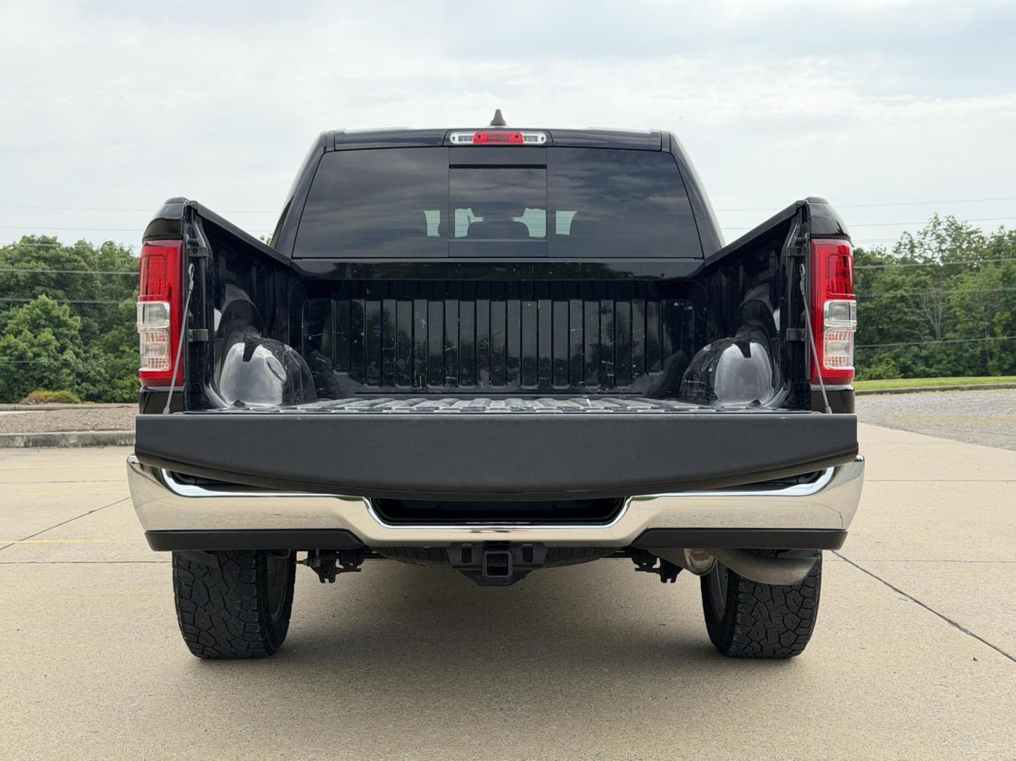 2022 BLACK /Gray RAM 1500 Big Horn Crew Cab 4WD (1C6RRFFG2NN) with an 3.6L V6 engine, Automatic transmission, located at 2990 Old Orchard Rd., Jackson, MO, 63755, 37.354214, -89.612106 - 2022 Ram 1500 Big Horn 1-Owner 135xxx miles 4x4 3.6L V6 Automatic Backup Camera Power Driver Seat Bluetooth Remote Start Cruise Power Windows/Locks/Mirrors We have financing available and we accept trades! Fill out a credit application on our website or come by today! If you have any qu - Photo#19