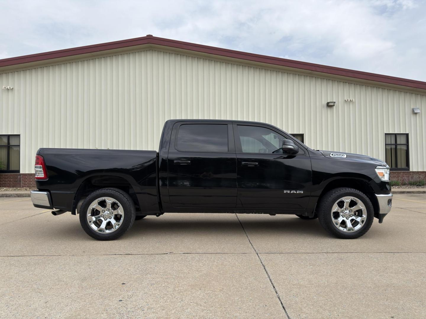 2022 BLACK /Gray RAM 1500 Big Horn Crew Cab 4WD (1C6RRFFG2NN) with an 3.6L V6 engine, Automatic transmission, located at 2990 Old Orchard Rd., Jackson, MO, 63755, 37.354214, -89.612106 - 2022 Ram 1500 Big Horn 1-Owner 135xxx miles 4x4 3.6L V6 Automatic Backup Camera Power Driver Seat Bluetooth Remote Start Cruise Power Windows/Locks/Mirrors We have financing available and we accept trades! Fill out a credit application on our website or come by today! If you have any qu - Photo#8