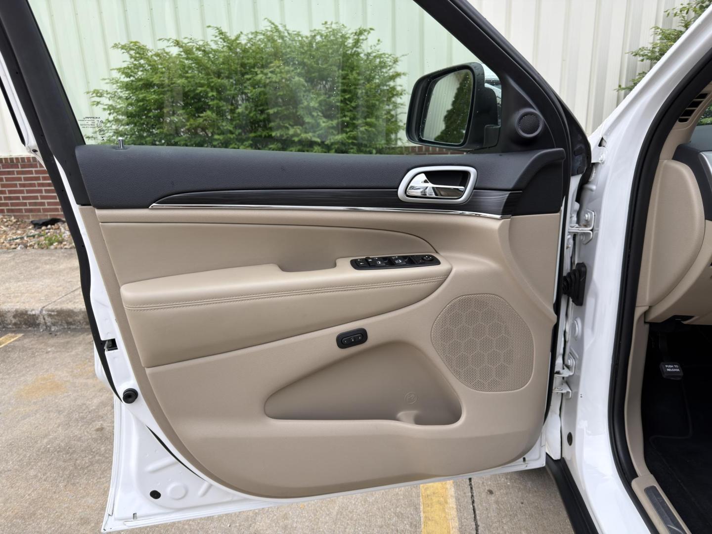 2021 WHITE /Tan Jeep Grand Cherokee Limited 4WD (1C4RJFBG0MC) with an 3.6L V6 engine, Automatic transmission, located at 2990 Old Orchard Rd., Jackson, MO, 63755, 37.354214, -89.612106 - 2021 Jeep Grand Cherokee Limited 1-Owner 120xxx miles 4 Wheel Drive 3.6L V6 Automatic Leather Navigation Power/Heated Seats Heated Steering Wheel Backup Camera Sunroof Bluetooth Remote Start Cruise Power Windows/Locks/Mirrors We have financing available and we accept trades! Fill out - Photo#16