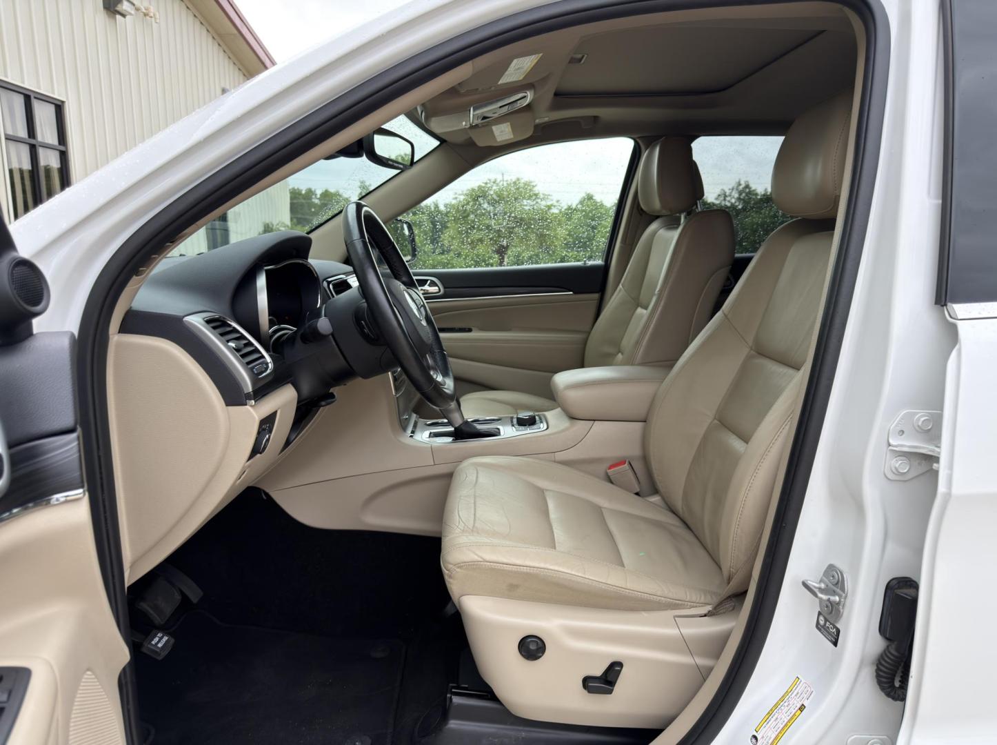 2021 WHITE /Tan Jeep Grand Cherokee Limited 4WD (1C4RJFBG0MC) with an 3.6L V6 engine, Automatic transmission, located at 2990 Old Orchard Rd., Jackson, MO, 63755, 37.354214, -89.612106 - 2021 Jeep Grand Cherokee Limited 1-Owner 120xxx miles 4 Wheel Drive 3.6L V6 Automatic Leather Navigation Power/Heated Seats Heated Steering Wheel Backup Camera Sunroof Bluetooth Remote Start Cruise Power Windows/Locks/Mirrors We have financing available and we accept trades! Fill out - Photo#17