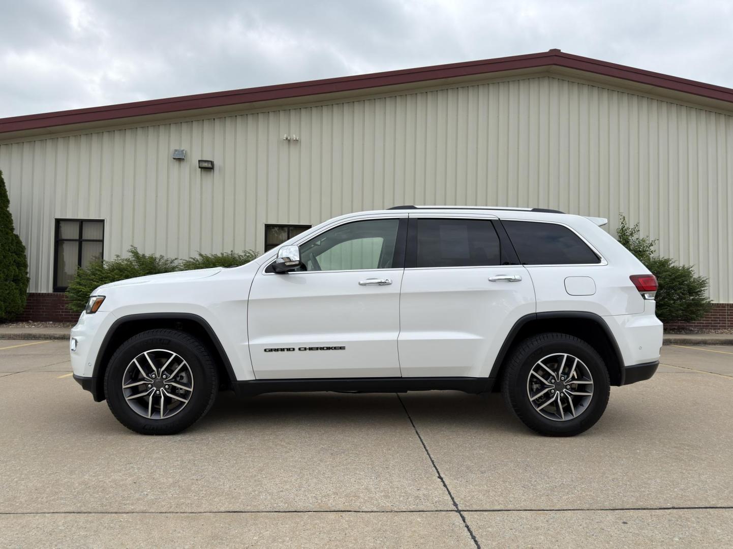 2021 WHITE /Tan Jeep Grand Cherokee Limited 4WD (1C4RJFBG0MC) with an 3.6L V6 engine, Automatic transmission, located at 2990 Old Orchard Rd., Jackson, MO, 63755, 37.354214, -89.612106 - 2021 Jeep Grand Cherokee Limited 1-Owner 120xxx miles 4 Wheel Drive 3.6L V6 Automatic Leather Navigation Power/Heated Seats Heated Steering Wheel Backup Camera Sunroof Bluetooth Remote Start Cruise Power Windows/Locks/Mirrors We have financing available and we accept trades! Fill out - Photo#10