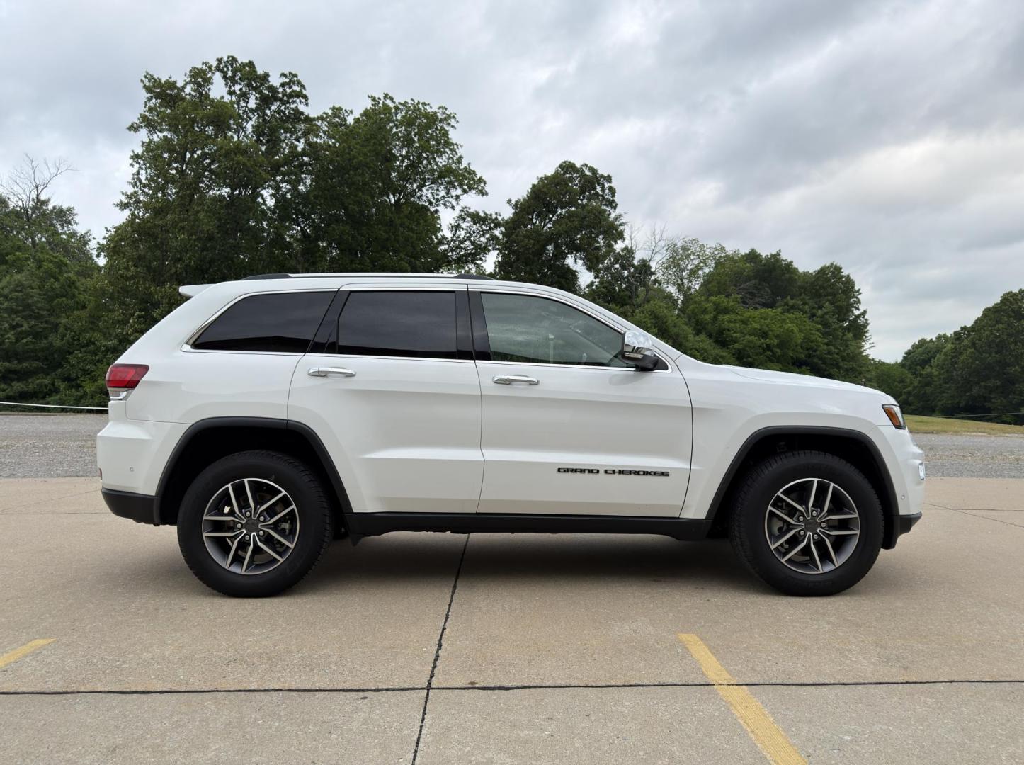 2021 WHITE /Tan Jeep Grand Cherokee Limited 4WD (1C4RJFBG0MC) with an 3.6L V6 engine, Automatic transmission, located at 2990 Old Orchard Rd., Jackson, MO, 63755, 37.354214, -89.612106 - 2021 Jeep Grand Cherokee Limited 1-Owner 120xxx miles 4 Wheel Drive 3.6L V6 Automatic Leather Navigation Power/Heated Seats Heated Steering Wheel Backup Camera Sunroof Bluetooth Remote Start Cruise Power Windows/Locks/Mirrors We have financing available and we accept trades! Fill out - Photo#12
