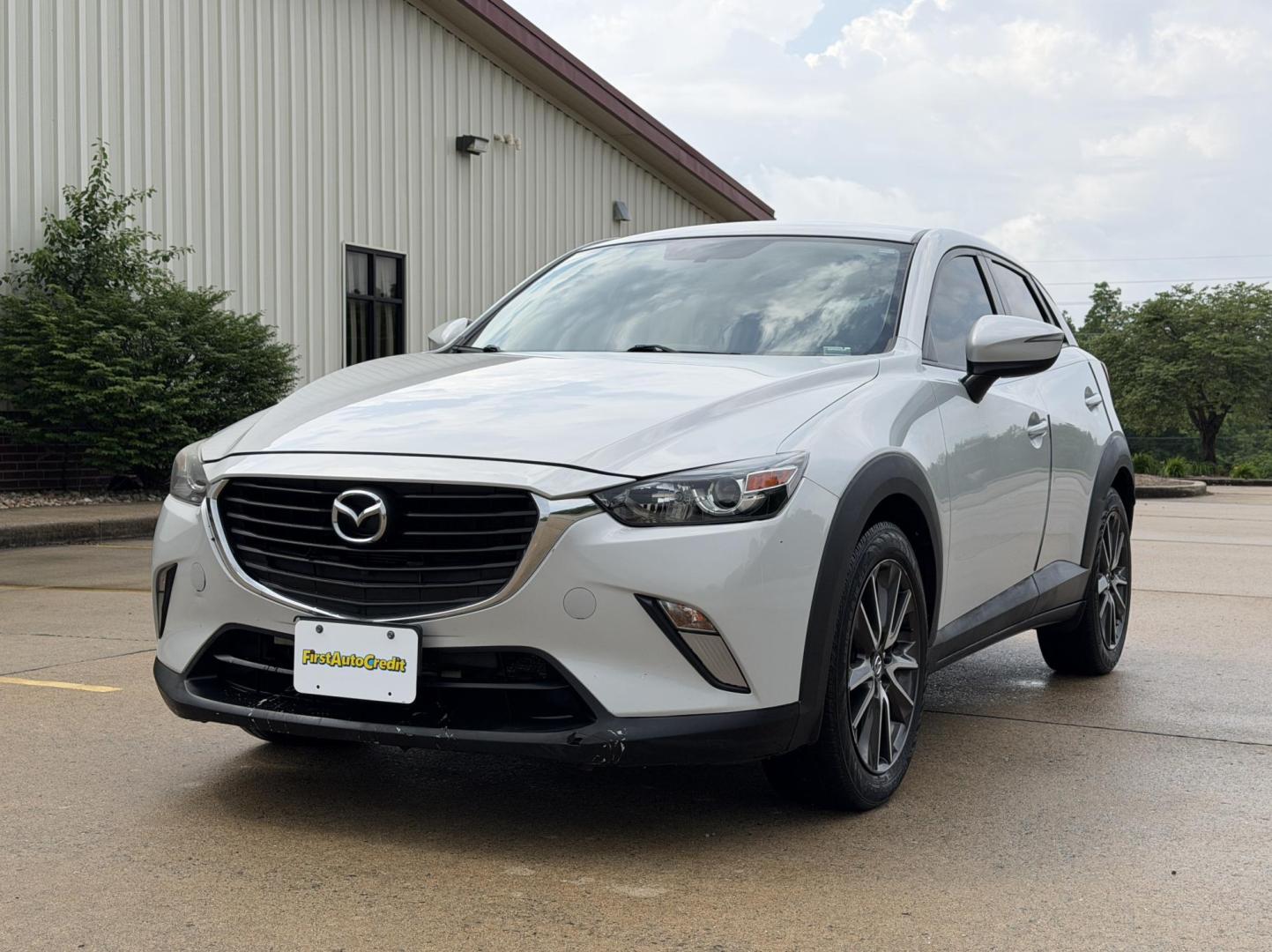 2017 GRAY /Black Mazda CX-3 Touring AWD (JM1DKFC71H0) with an 2.0L 4 Cyl. engine, Automatic transmission, located at 2990 Old Orchard Rd., Jackson, MO, 63755, 37.354214, -89.612106 - 2017 Mazda CX-3 Touring 94xxx miles All Wheel Drive 2.0L 4 Cyl. Automatic Leather Backup Camera Heated Seats Bluetooth Cruise Power Windows/Locks/Mirrors We have financing available and we accept trades! Fill out a credit application on our website or come by today! If you have any quest - Photo#4